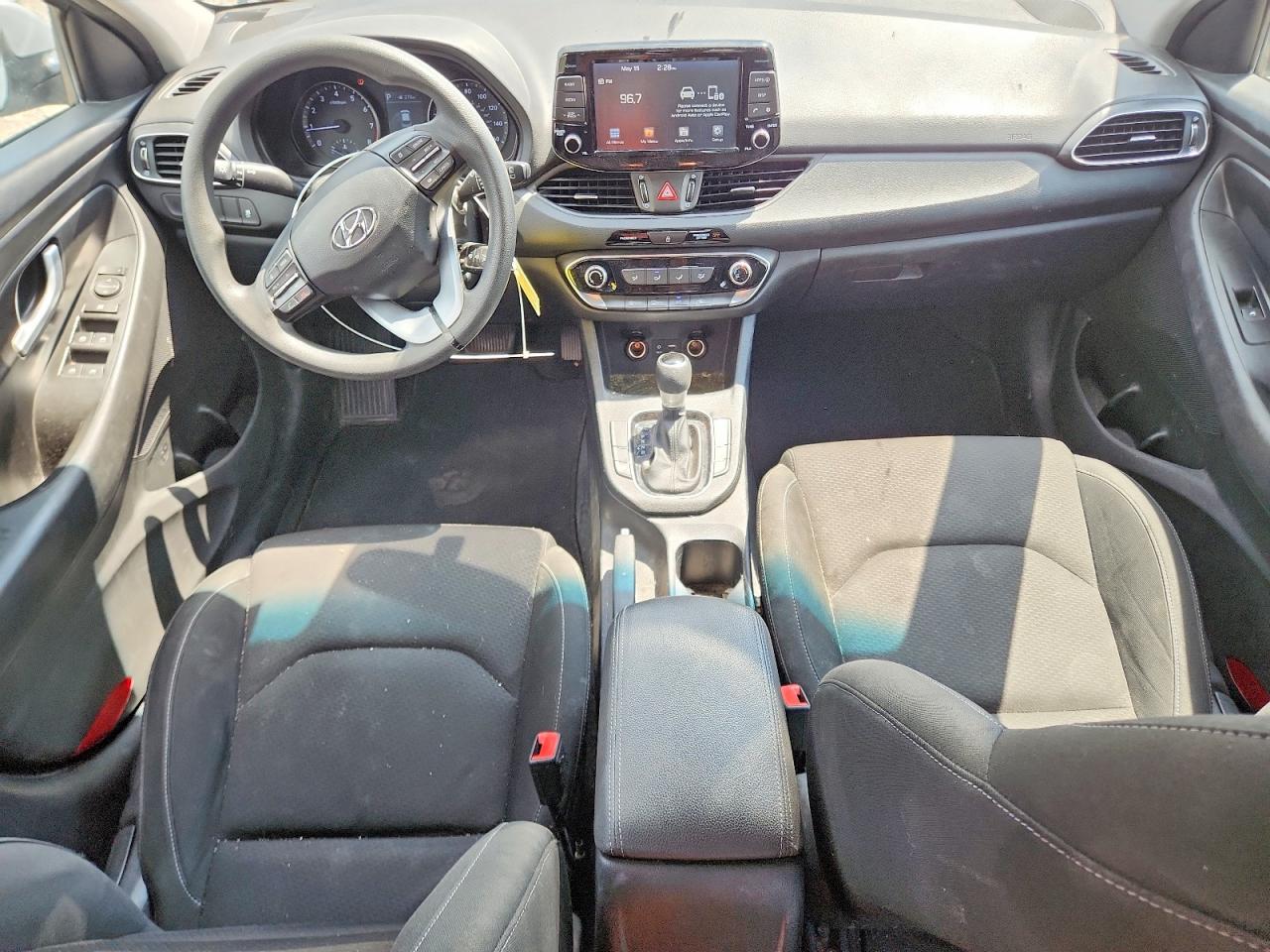 Hyundai ELANTRA Base