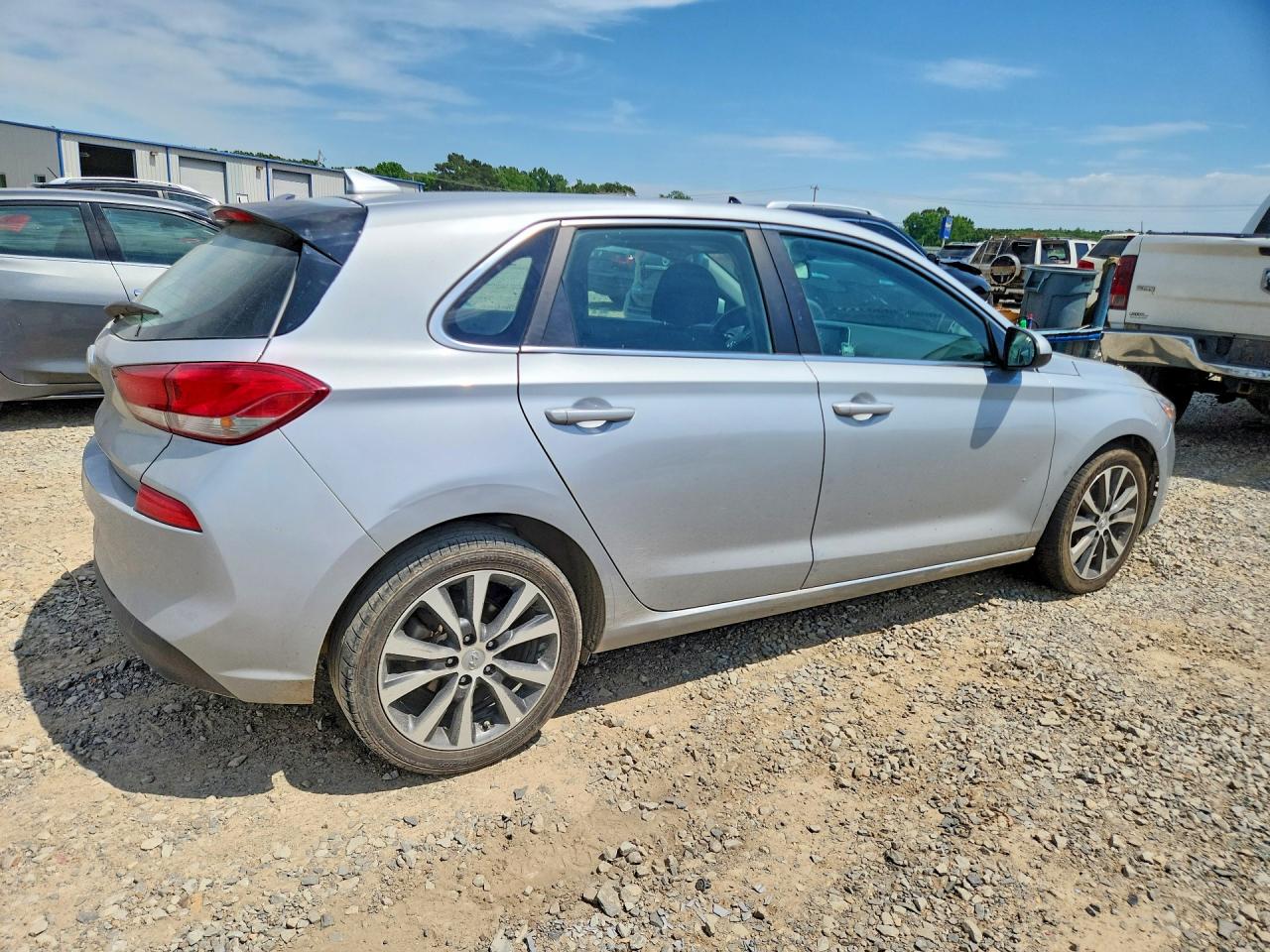 Hyundai ELANTRA Base