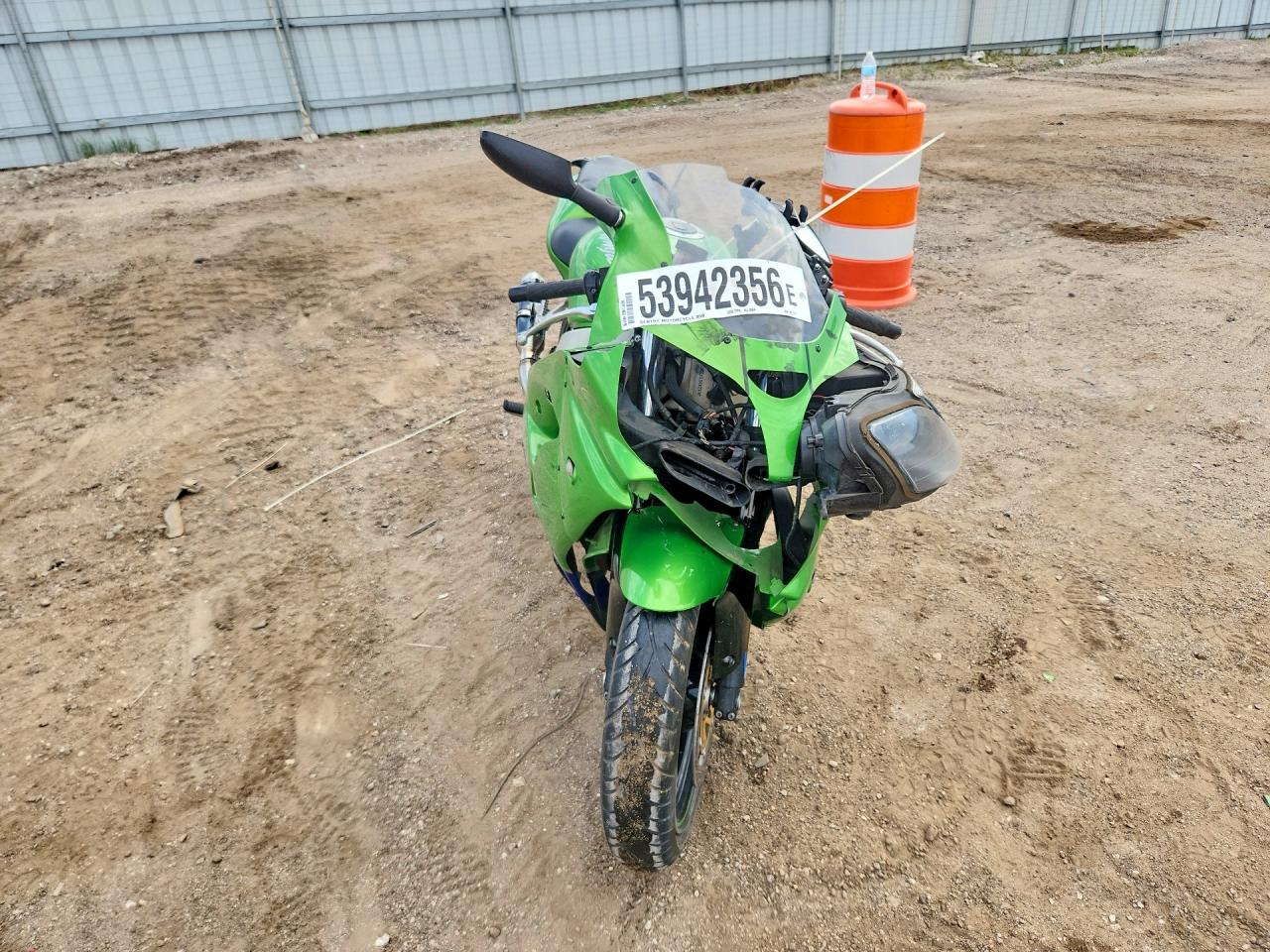 ジャワ様 Damaged Kawasaki Ninja 900 Motorcycle for sale and auction