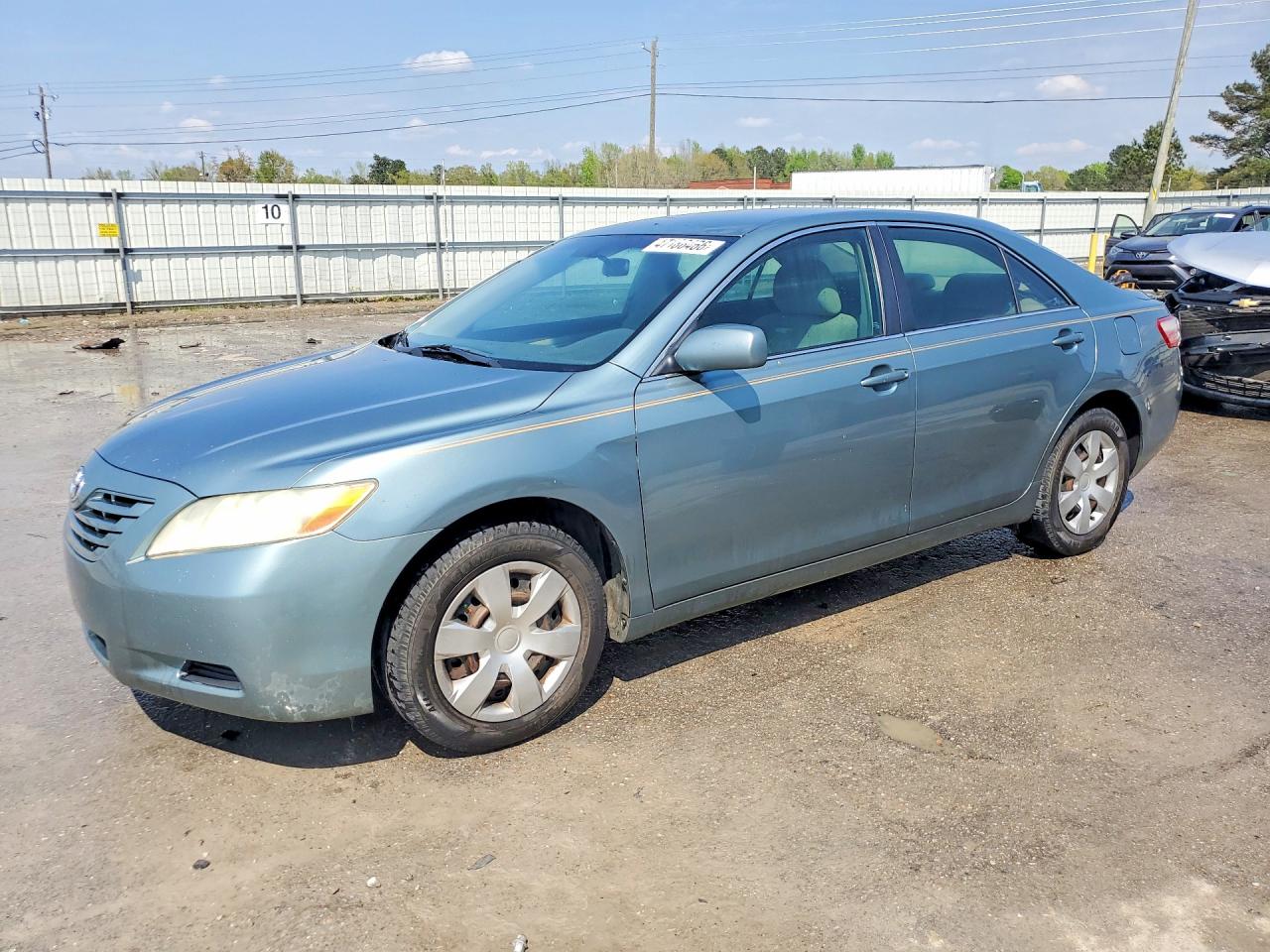 Salvage Toyota Camry Image