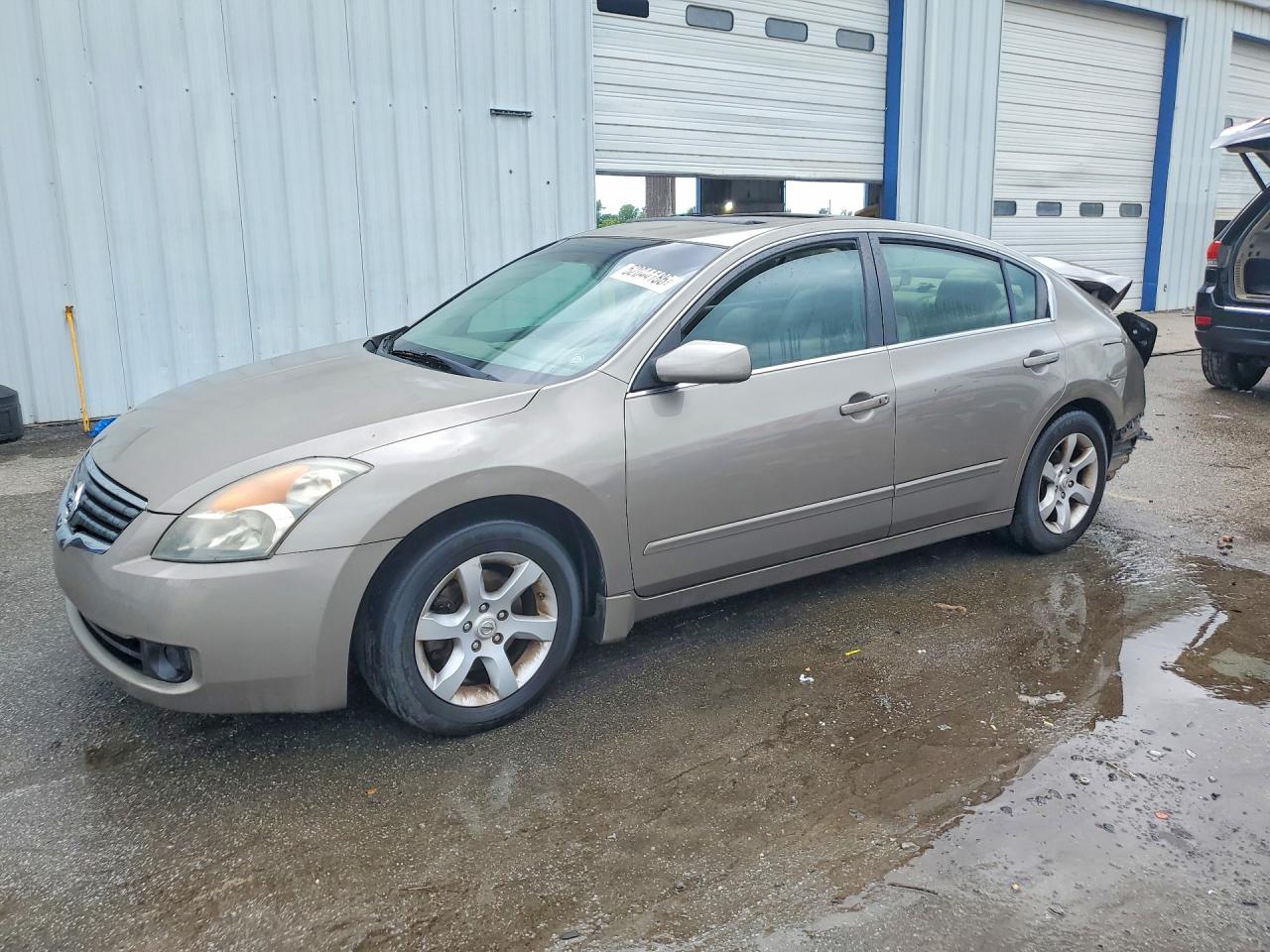 Salvage Nissan Altima Image