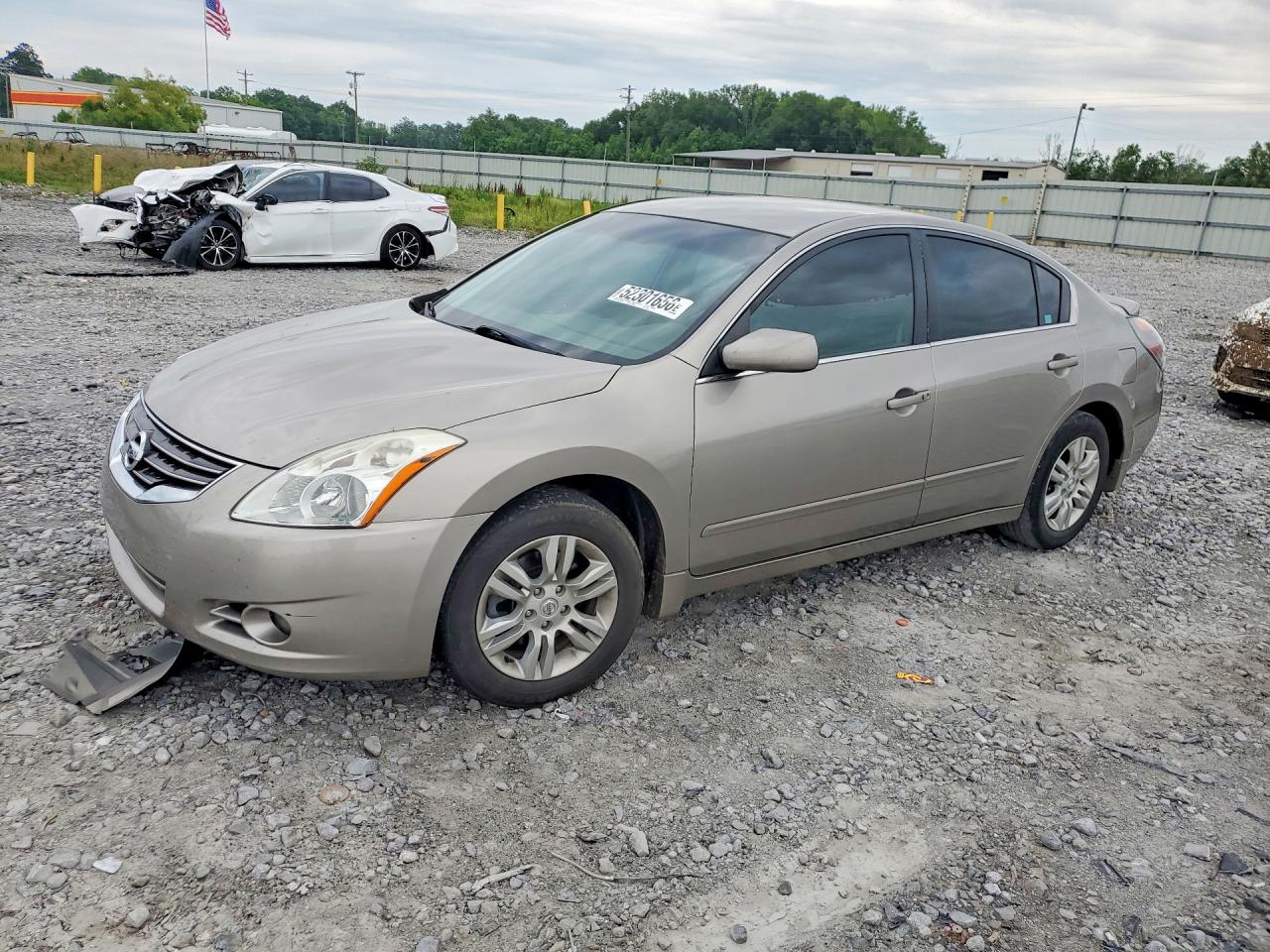 Salvage Nissan Altima Image