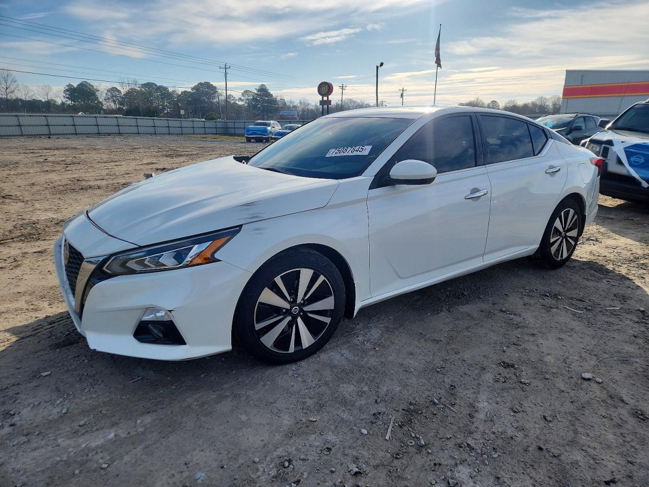 Salvage Nissan Altima Image