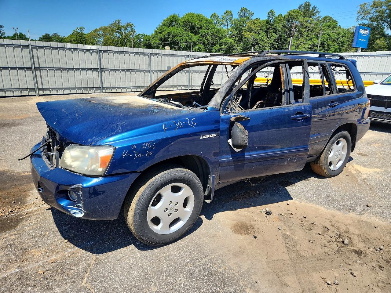 Salvage Toyota Highlander Image
