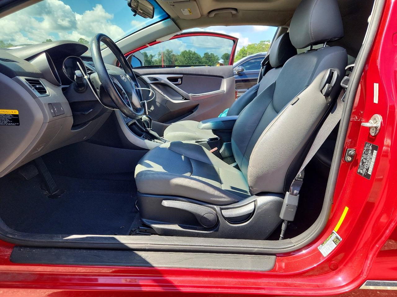 Hyundai ELANTRA Base
