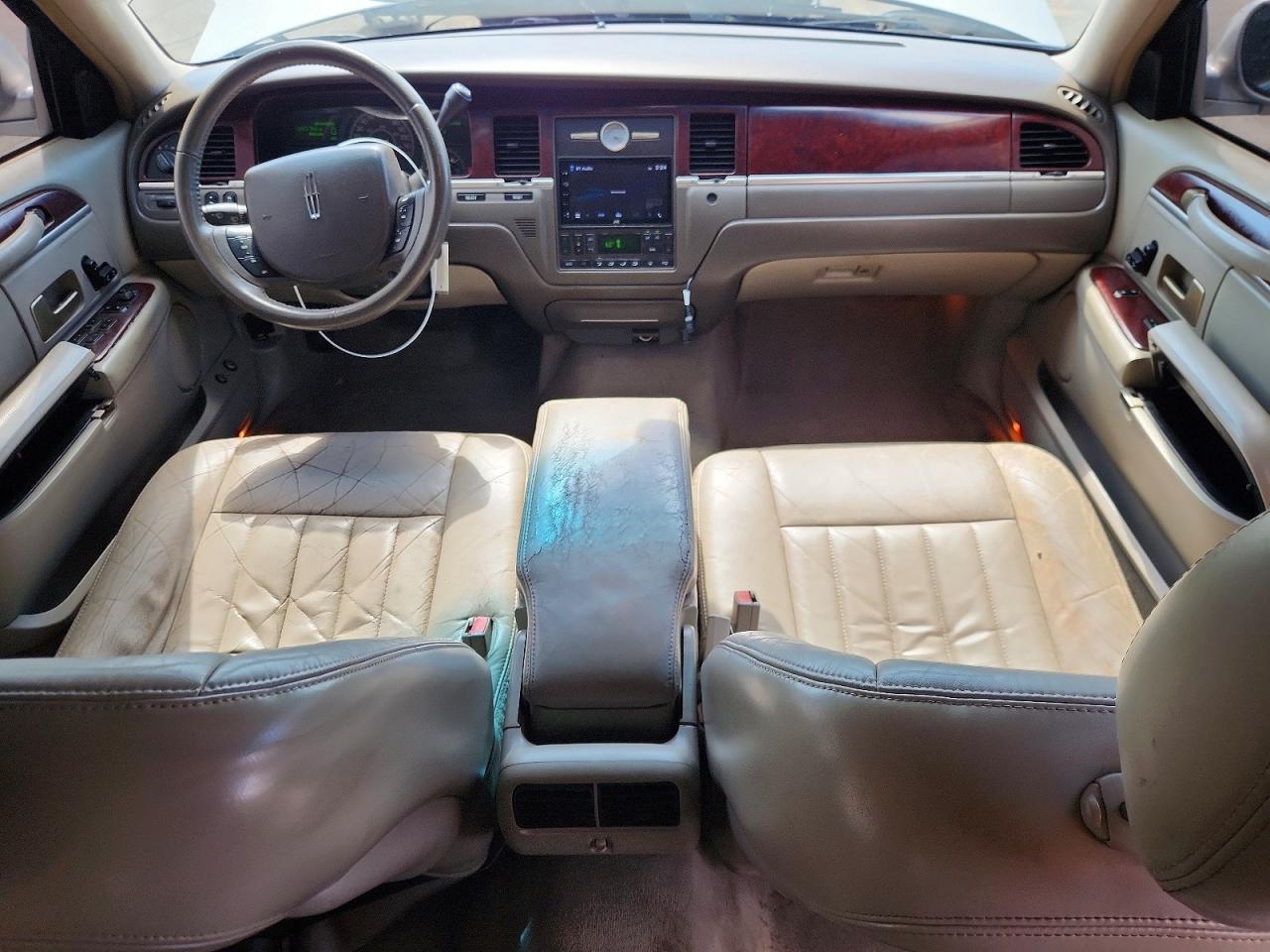Lincoln Towncar Signature