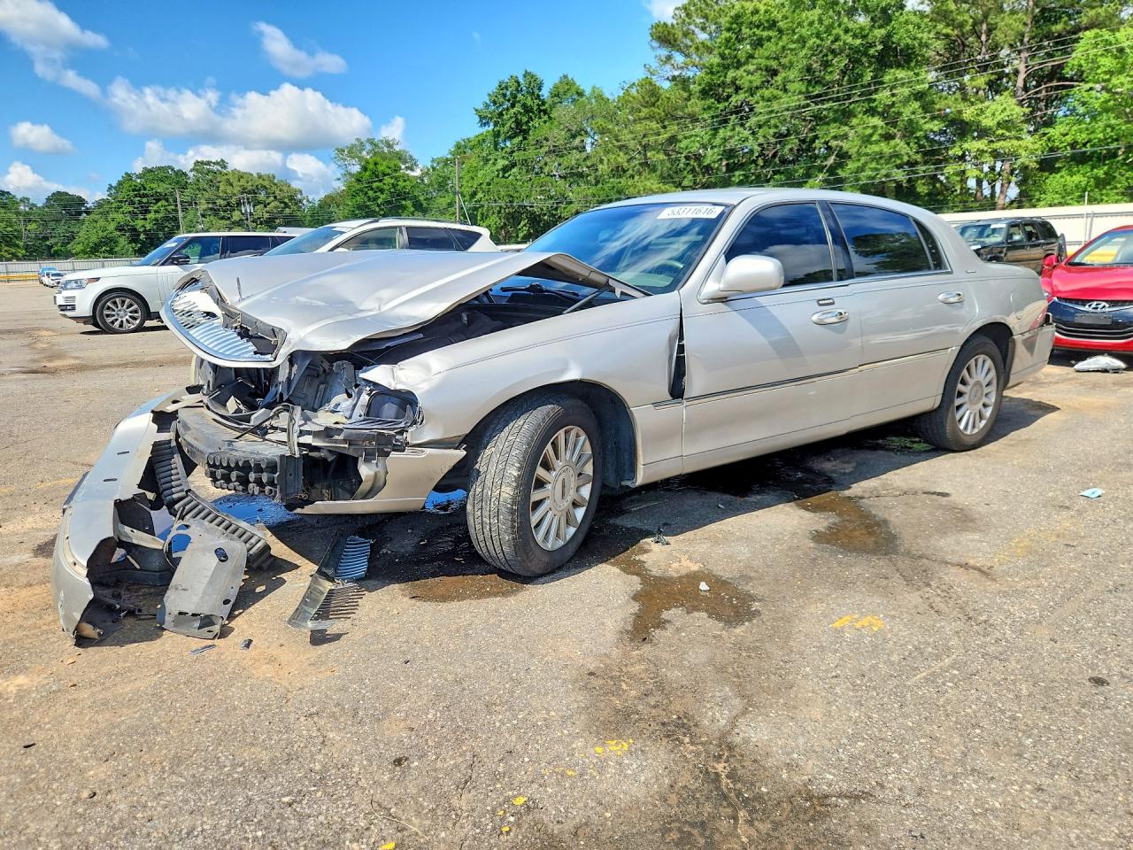 Salvage Lincoln Towncar Image