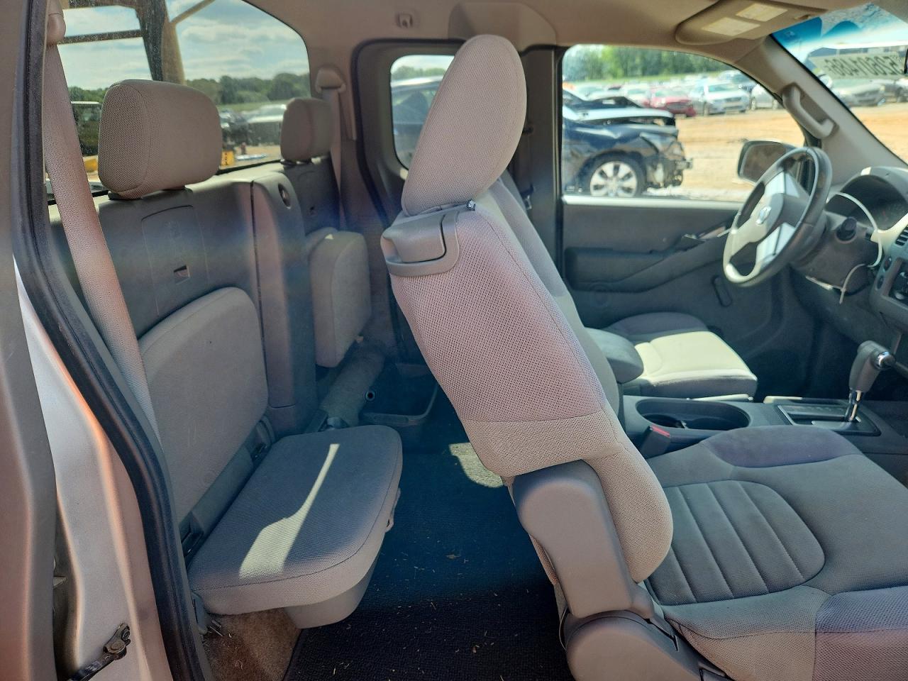 Nissan Frontier S