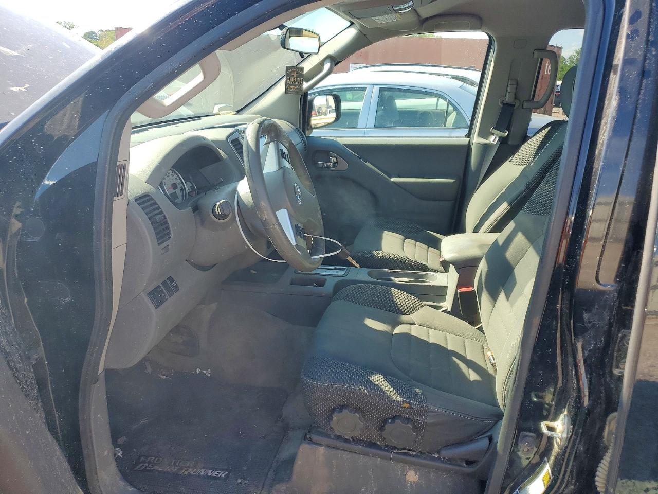 Nissan Frontier Desert Runner