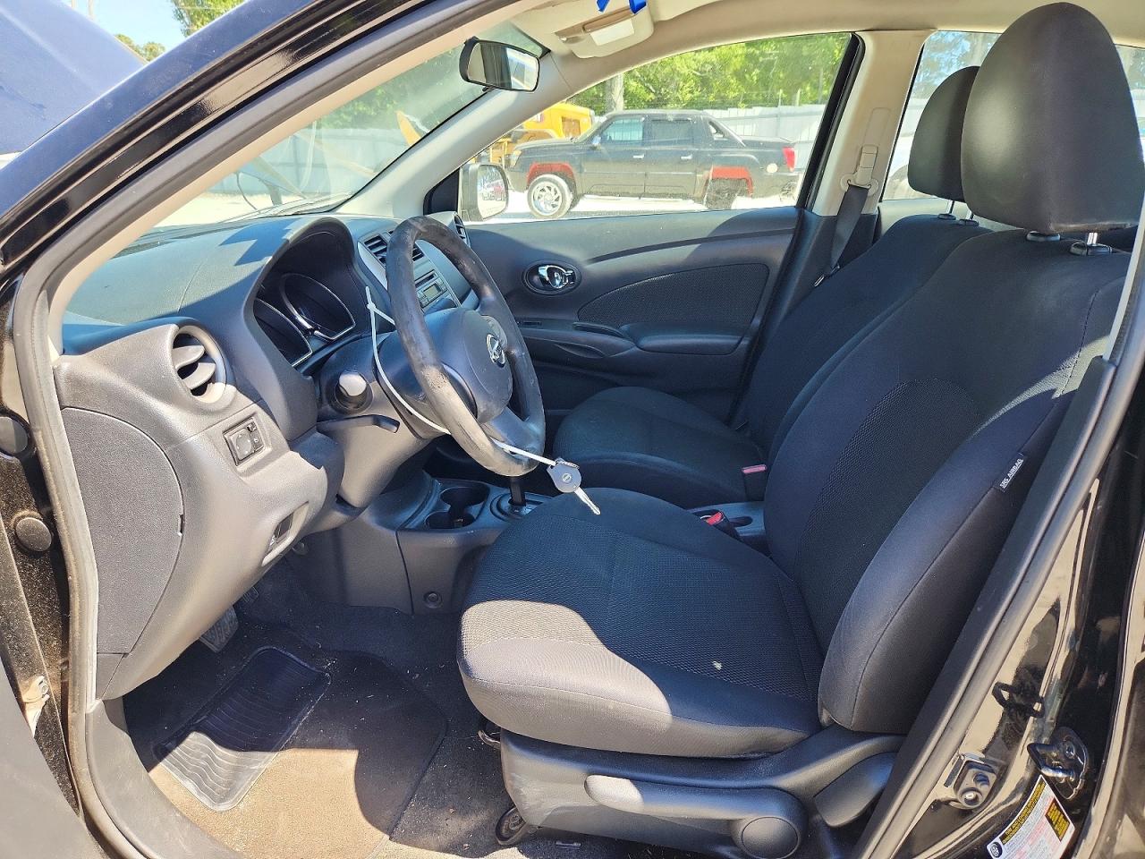 Nissan Versa 1.6 S