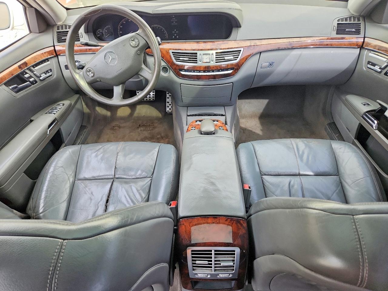 Mercedes-Benz S-Class 550