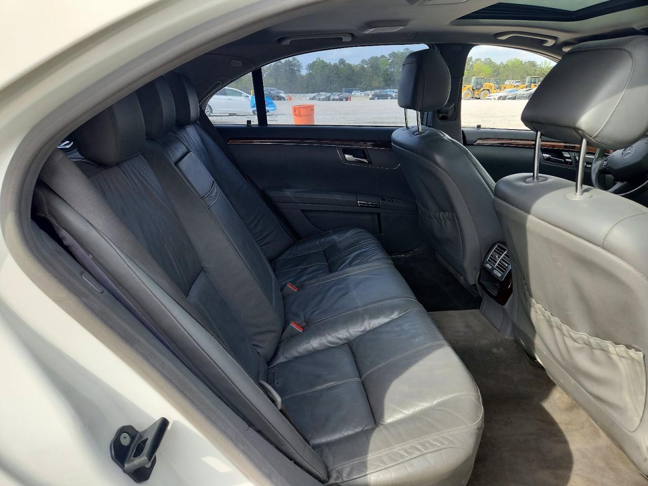 Mercedes-Benz S-Class 550