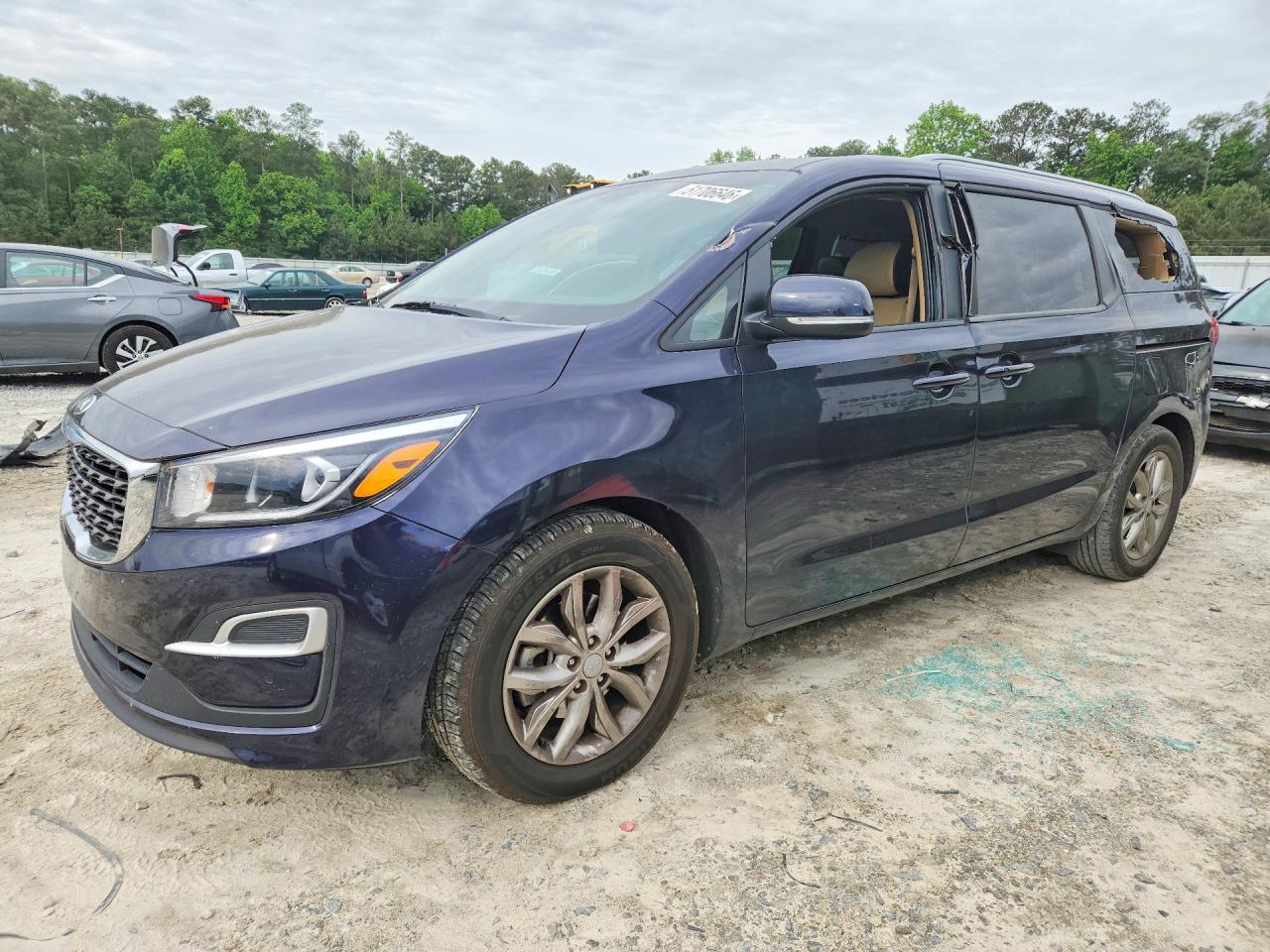Salvage Kia Sedona Image