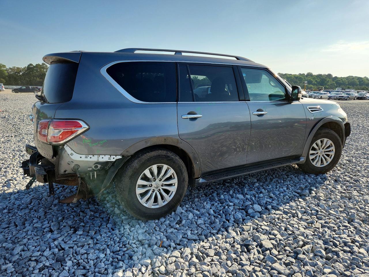 Nissan Armada Sv