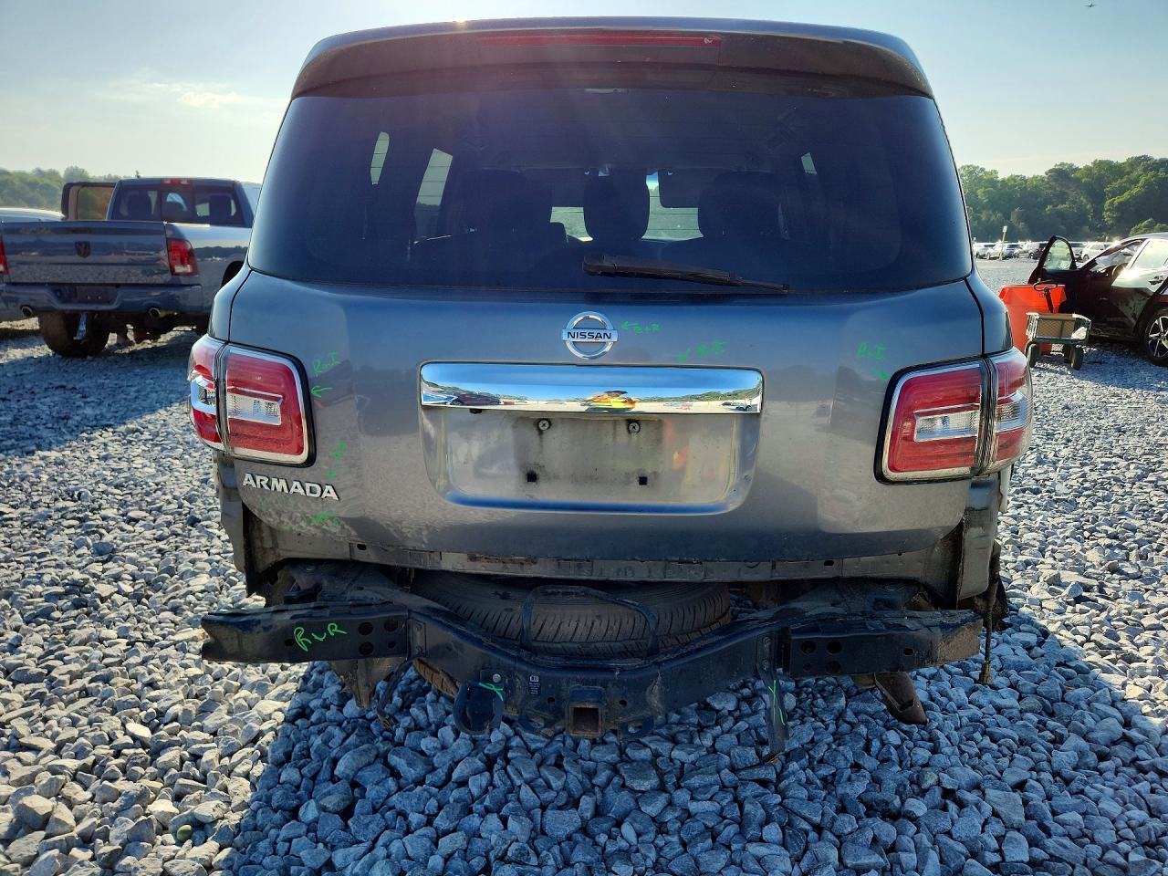 Nissan Armada Sv