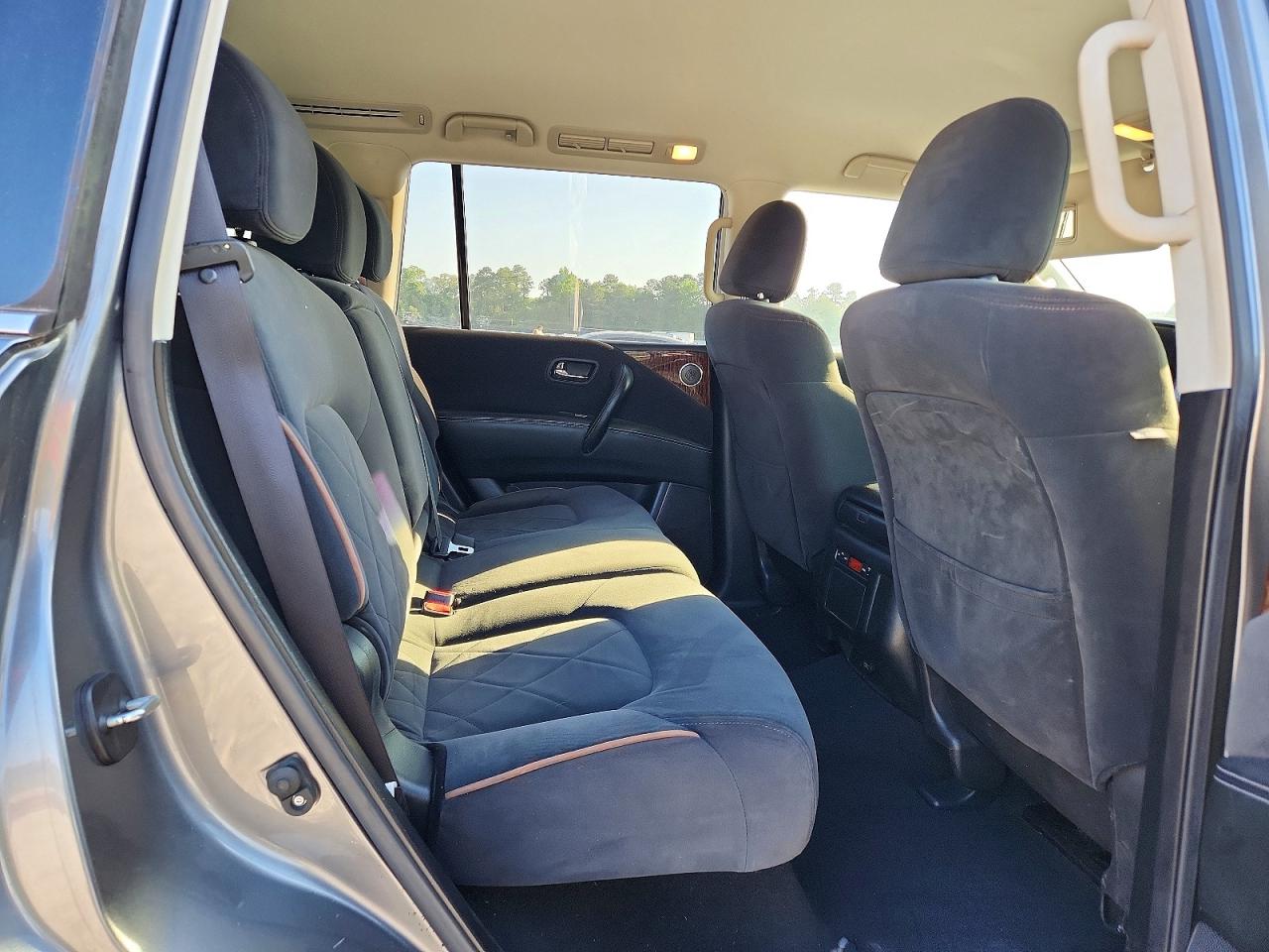 Nissan Armada Sv