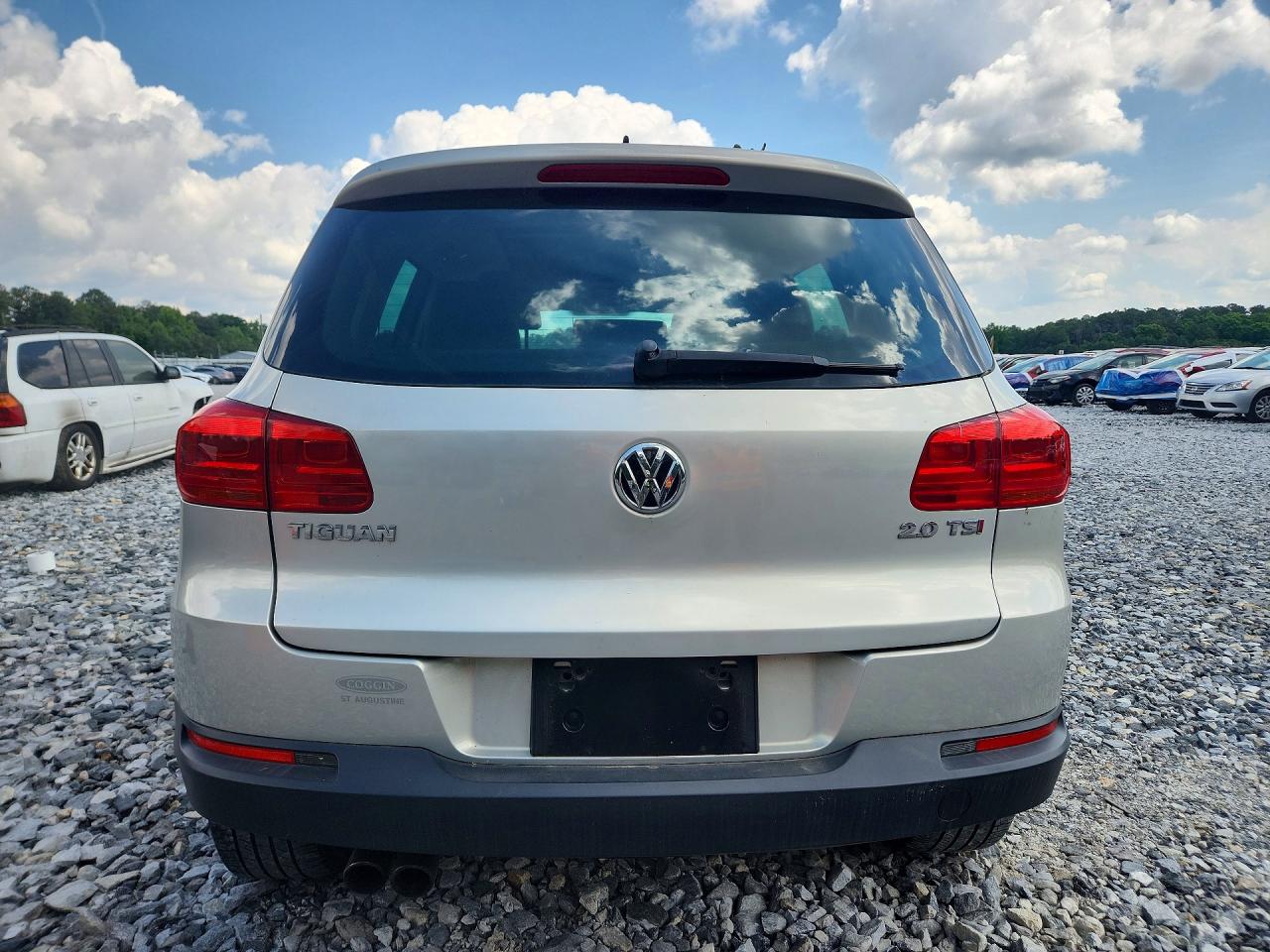 Volkswagen Tiguan S