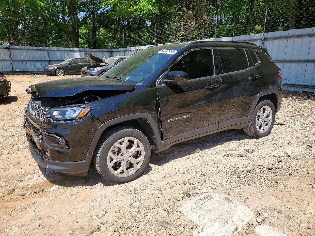 Salvage Jeep Compass Image