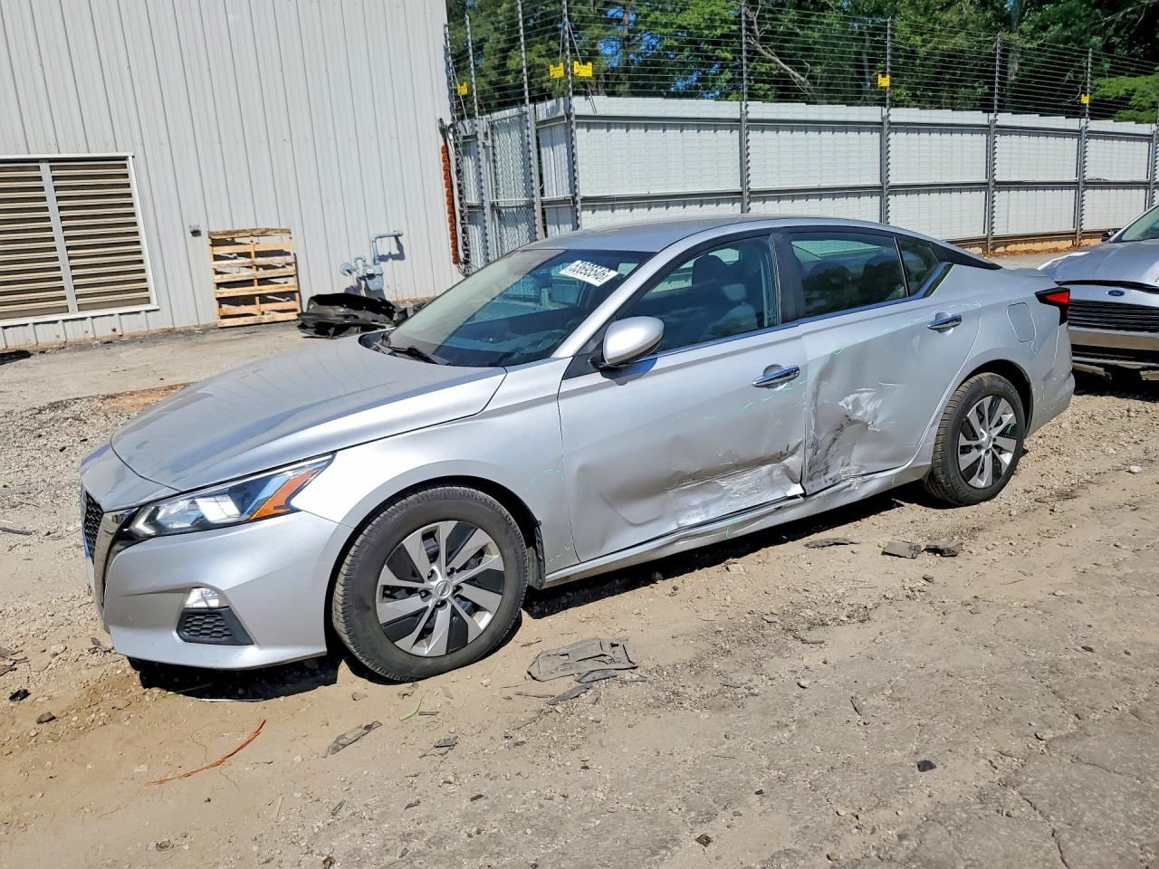 Salvage Nissan Altima Image