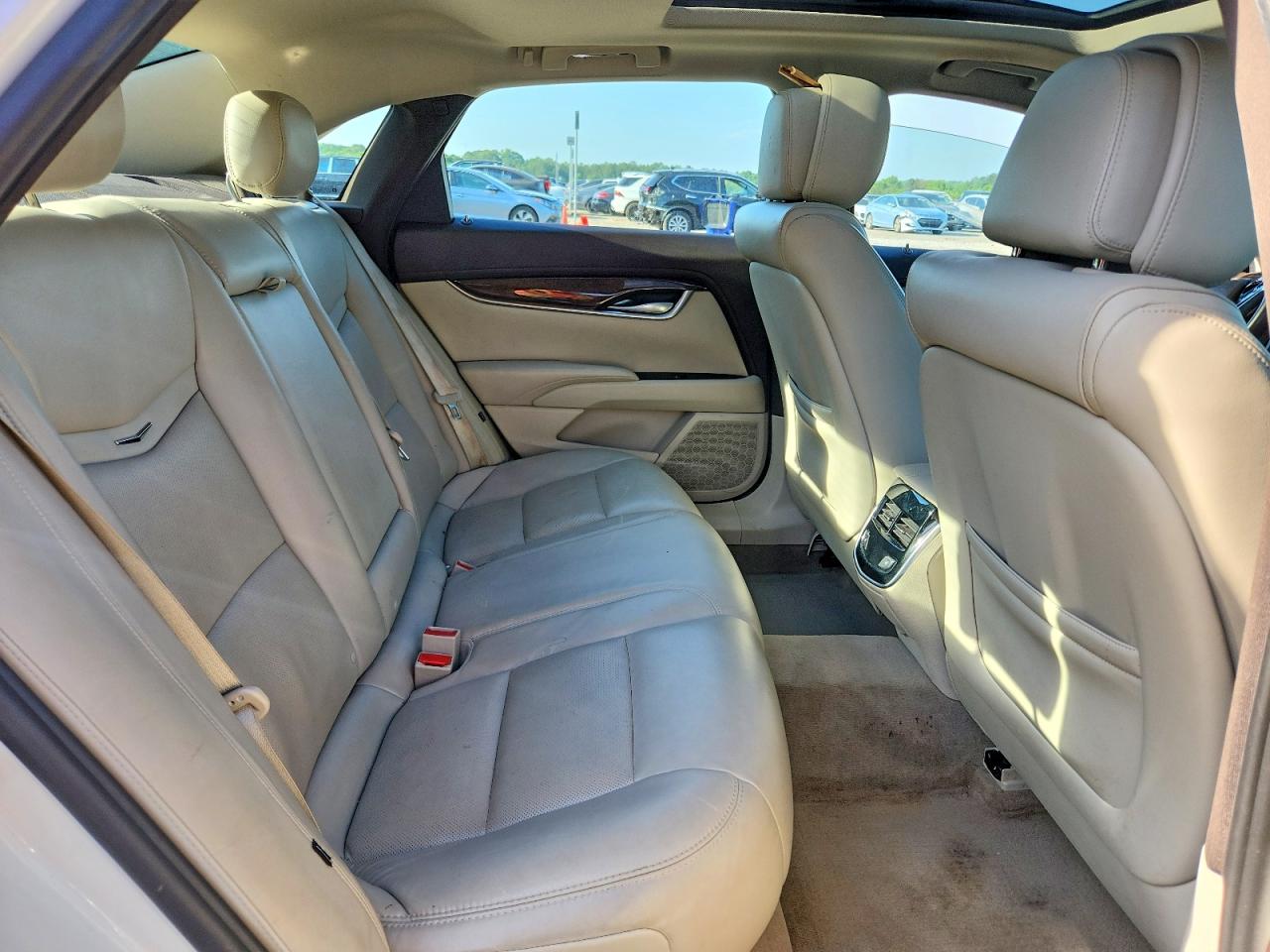 Cadillac XTS Luxury Collection
