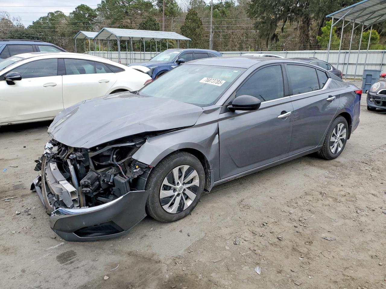 Salvage Nissan Altima Image