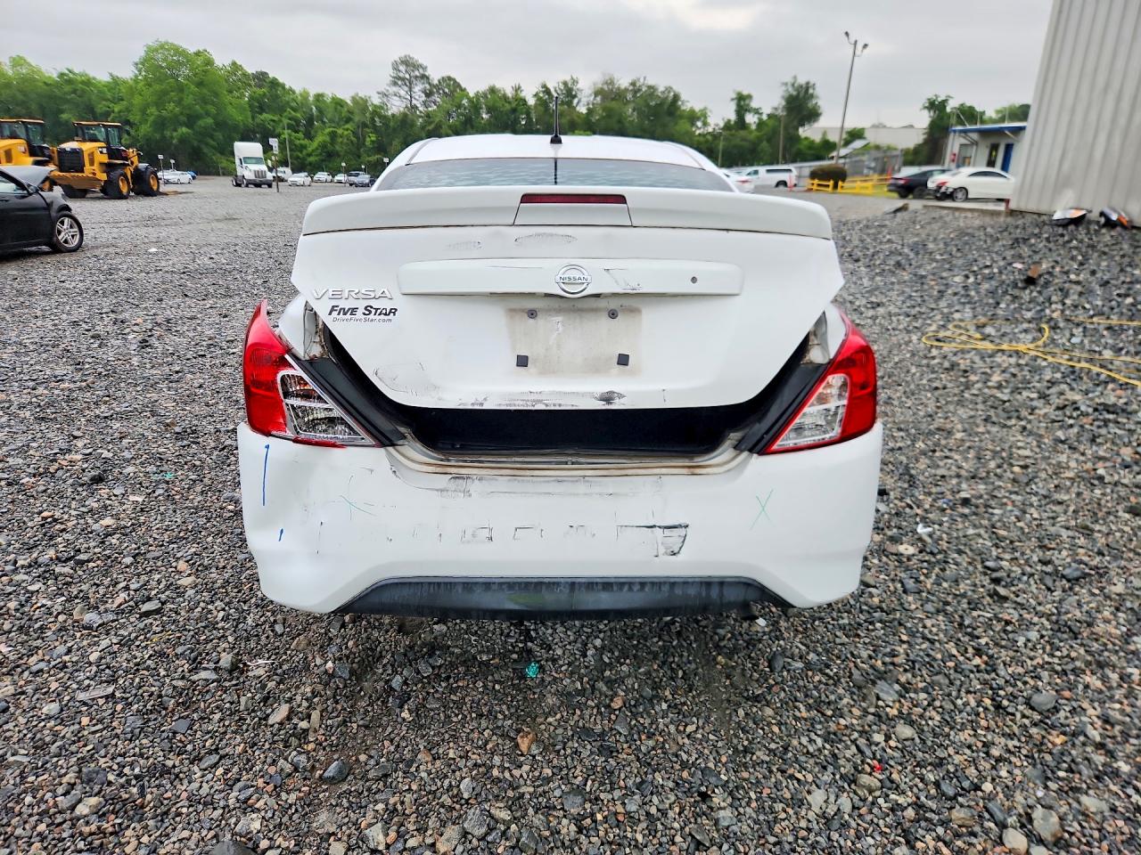 Nissan Versa S Plus