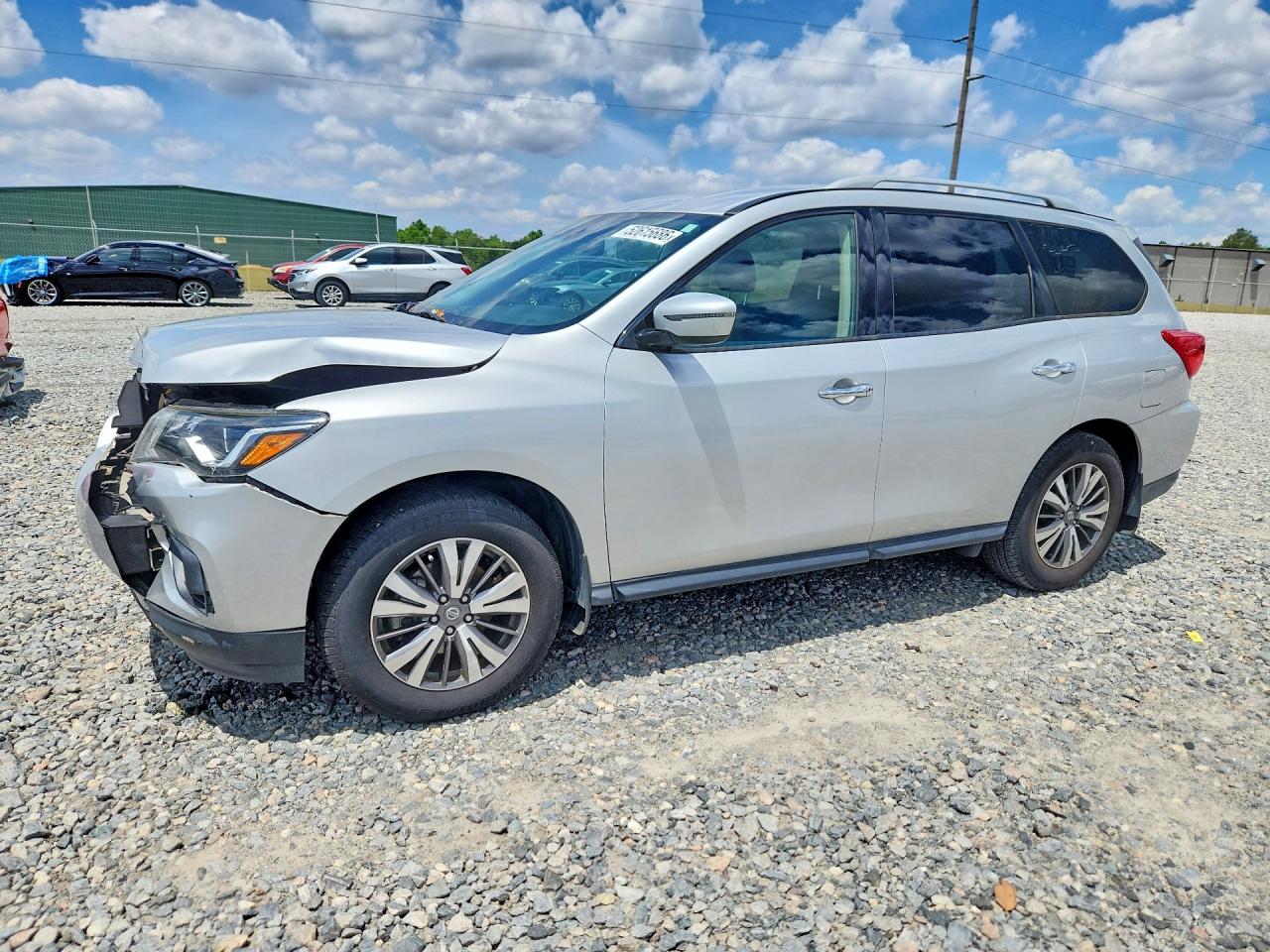 Salvage Nissan Pathfinder Image