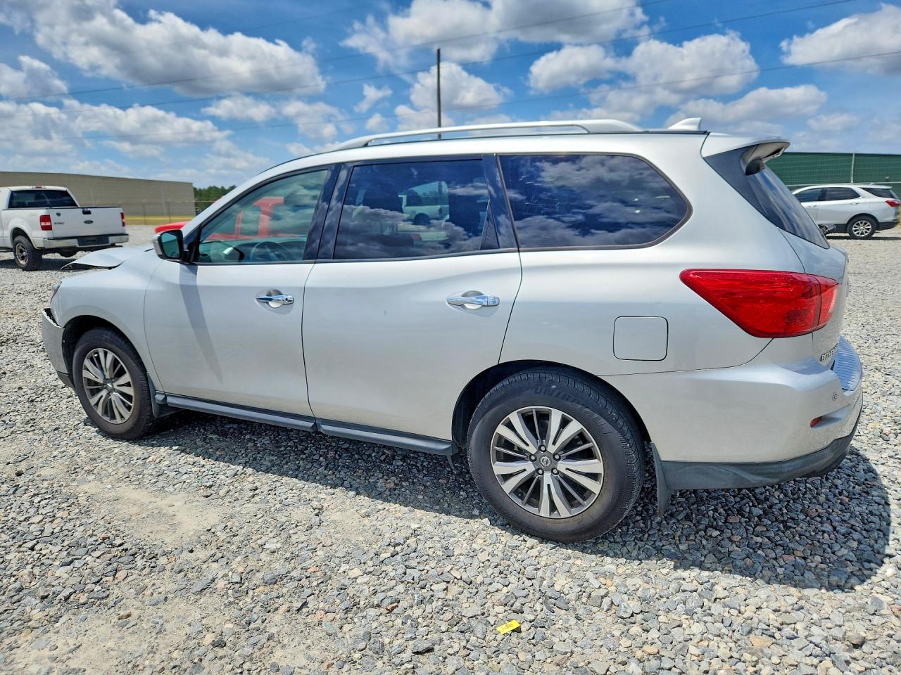 Nissan Pathfinder Sv