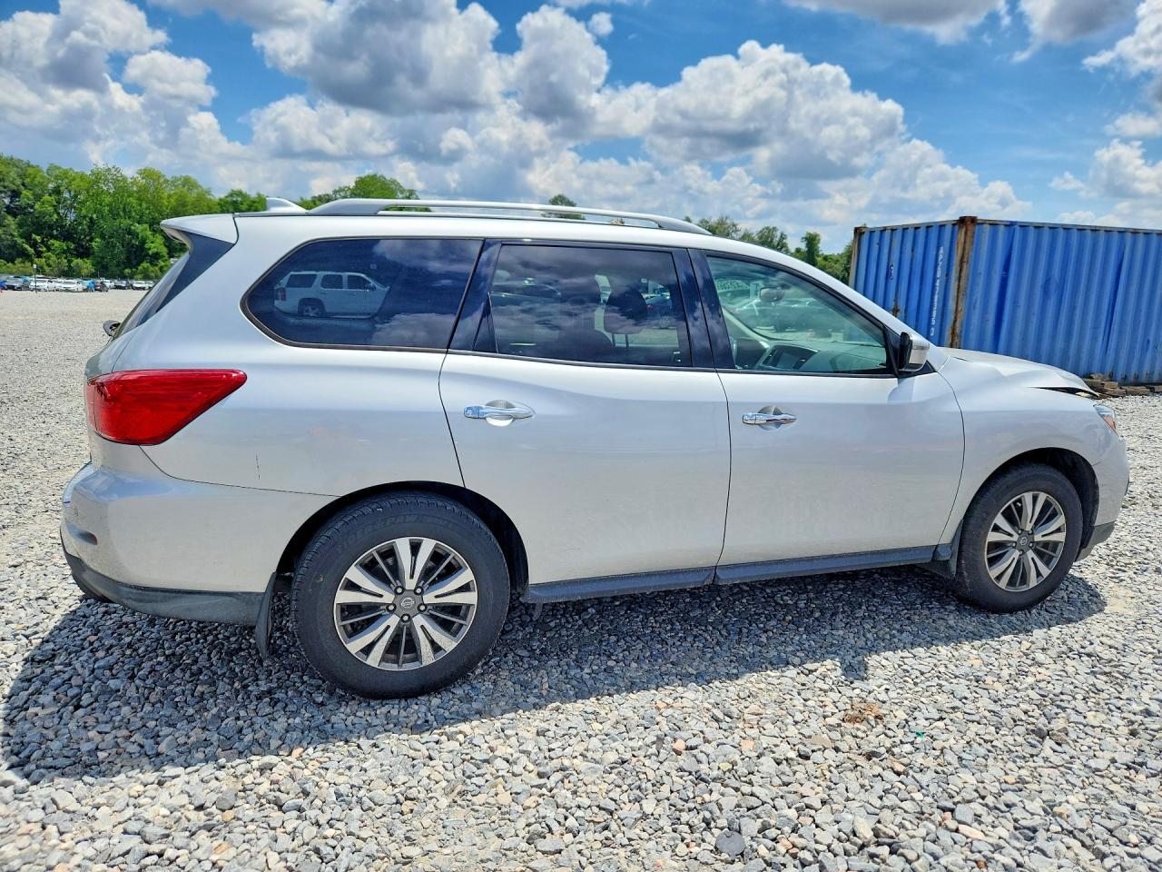 Nissan Pathfinder Sv