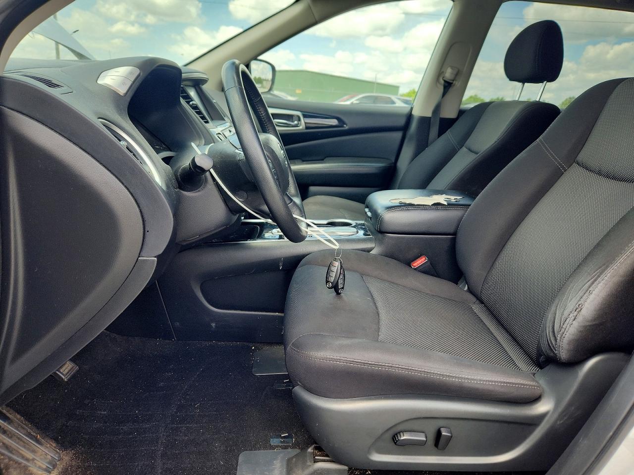 Nissan Pathfinder Sv
