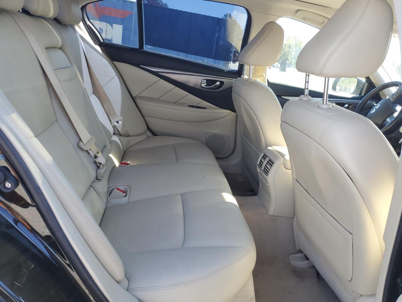 INFINITI Q50 Premium