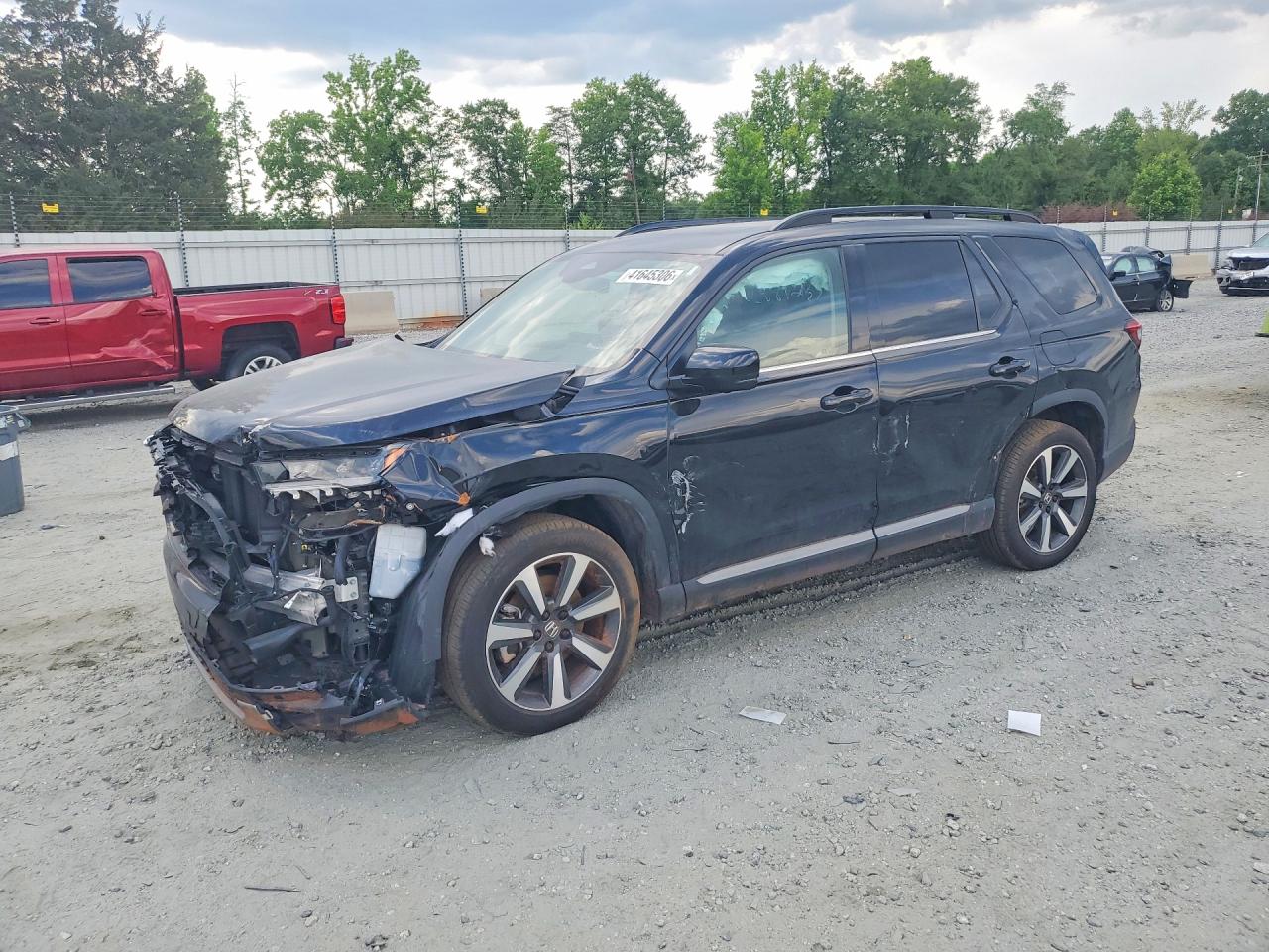 Salvage Honda Pilot Image