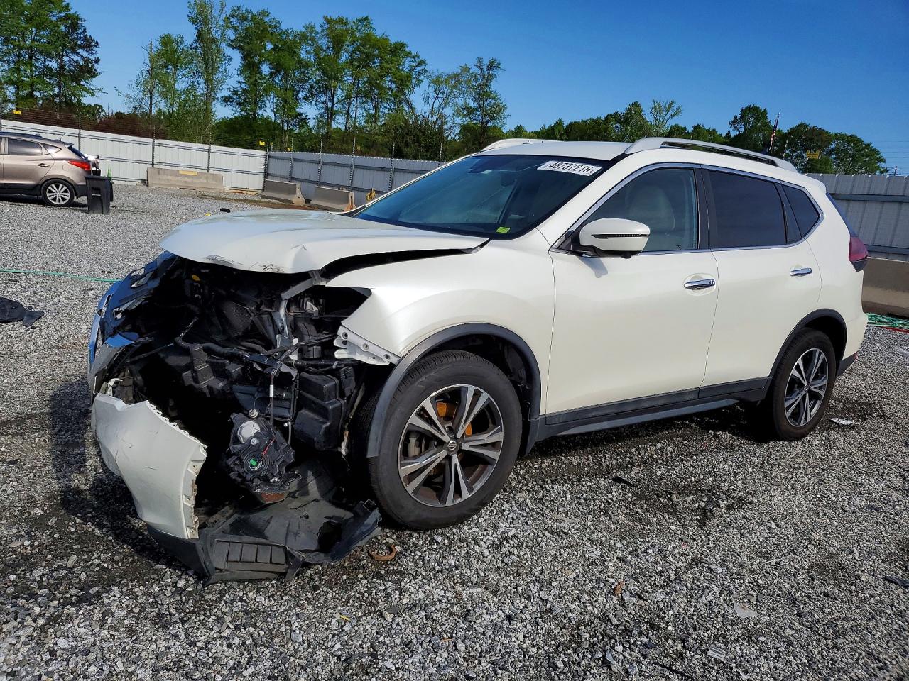 Salvage Nissan Rogue Image