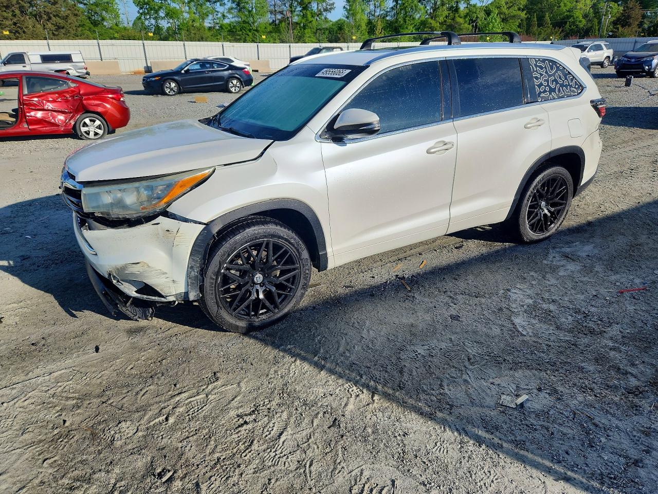 Salvage Toyota Highlander Image