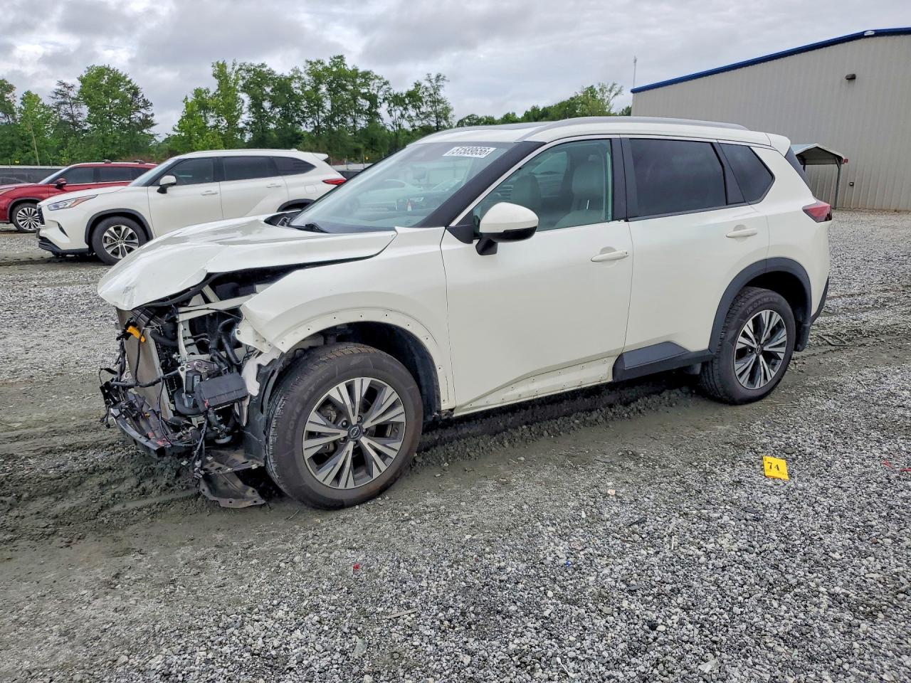 Salvage Nissan Rogue Image