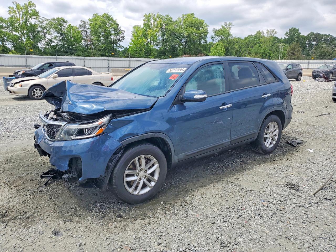 Salvage Kia Sorento Image