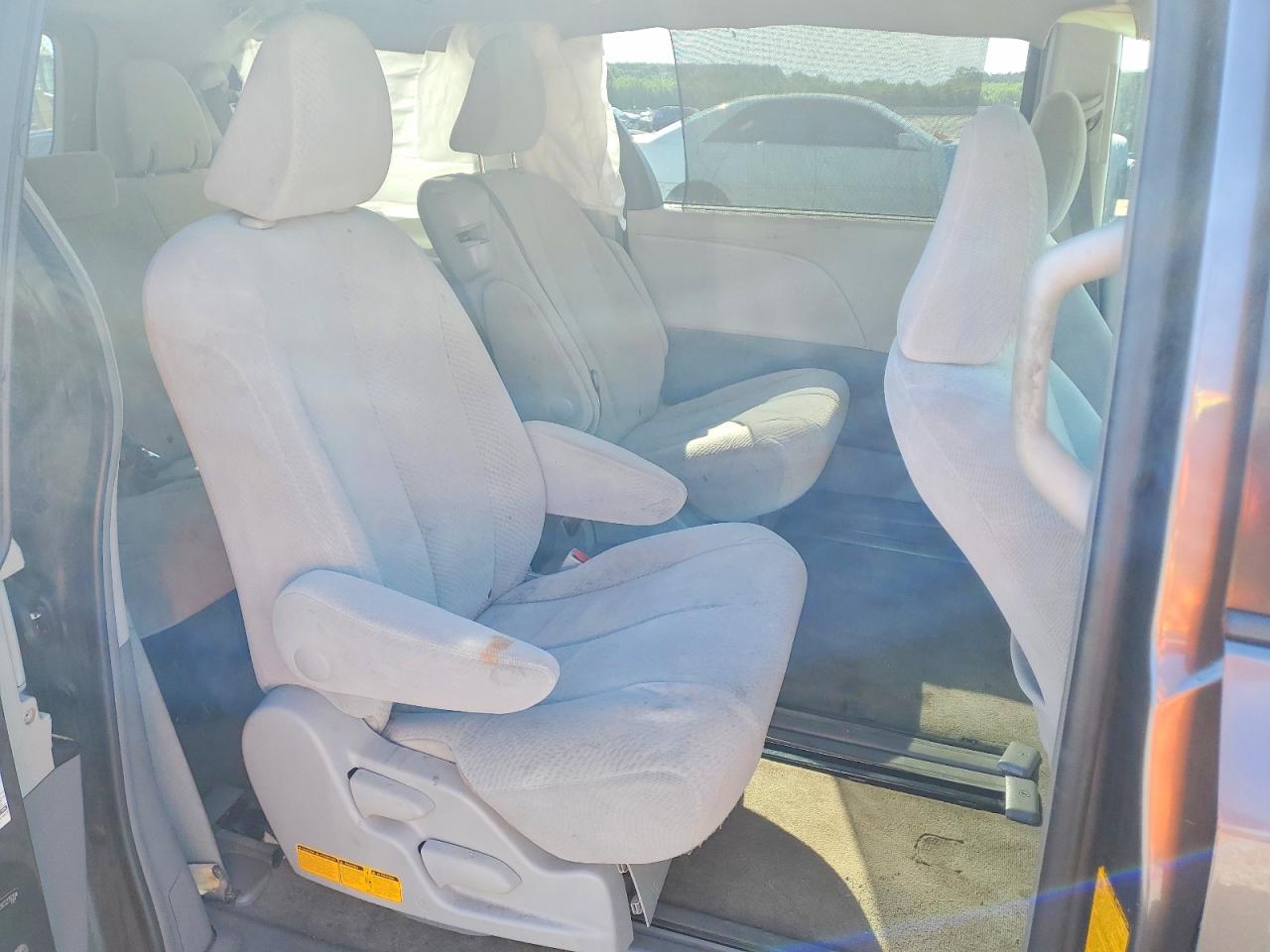 Toyota Sienna Le