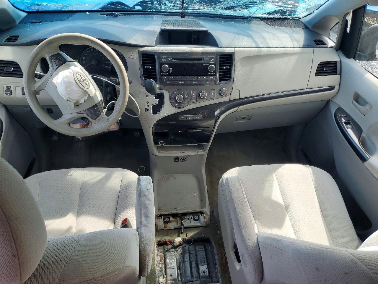 Toyota Sienna Le