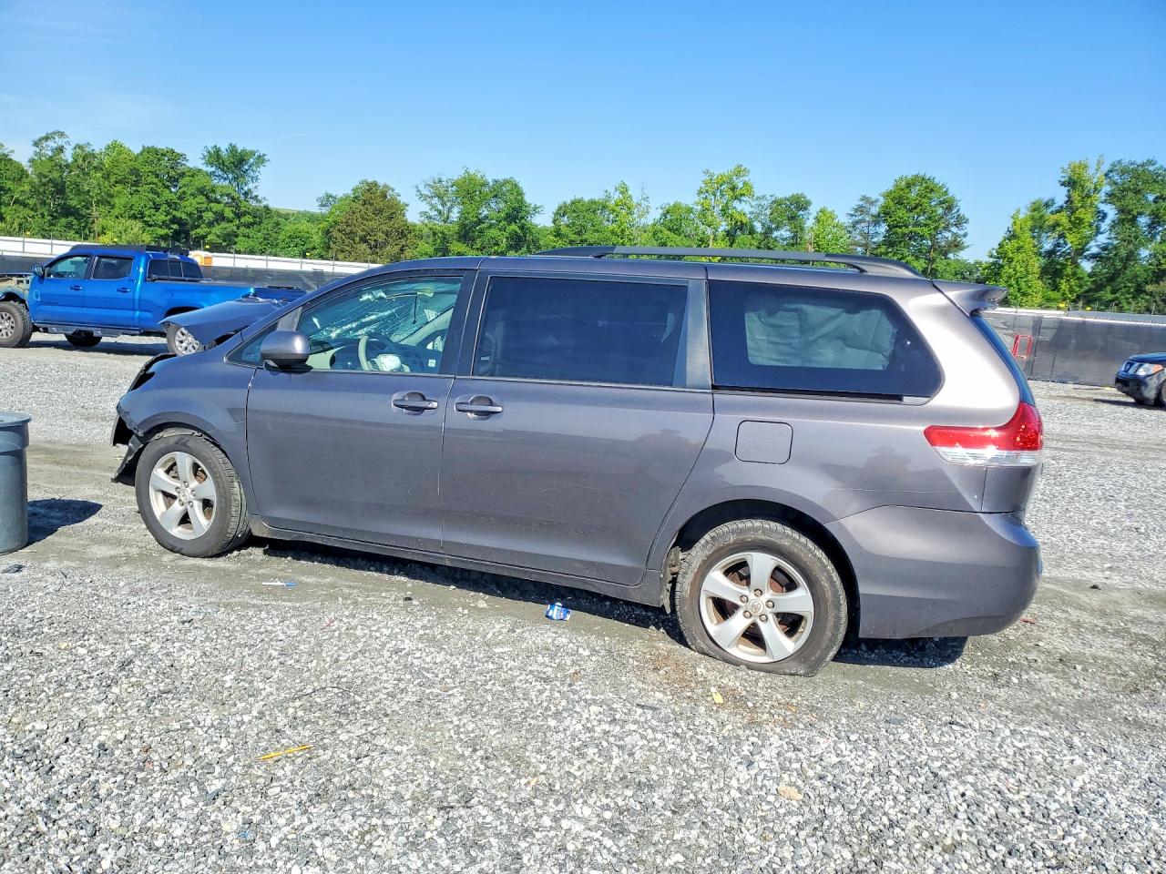 Toyota Sienna Le