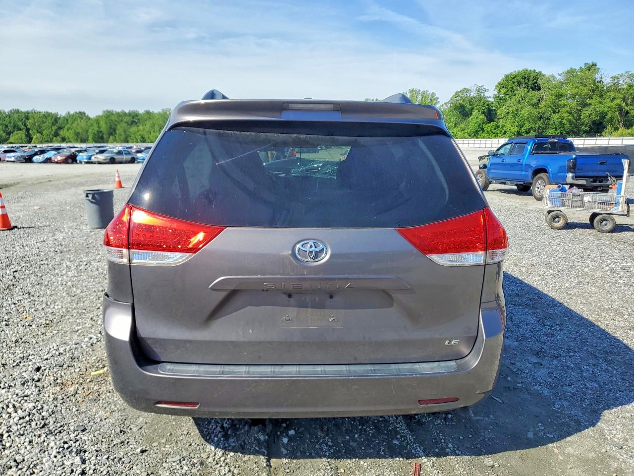 Toyota Sienna Le