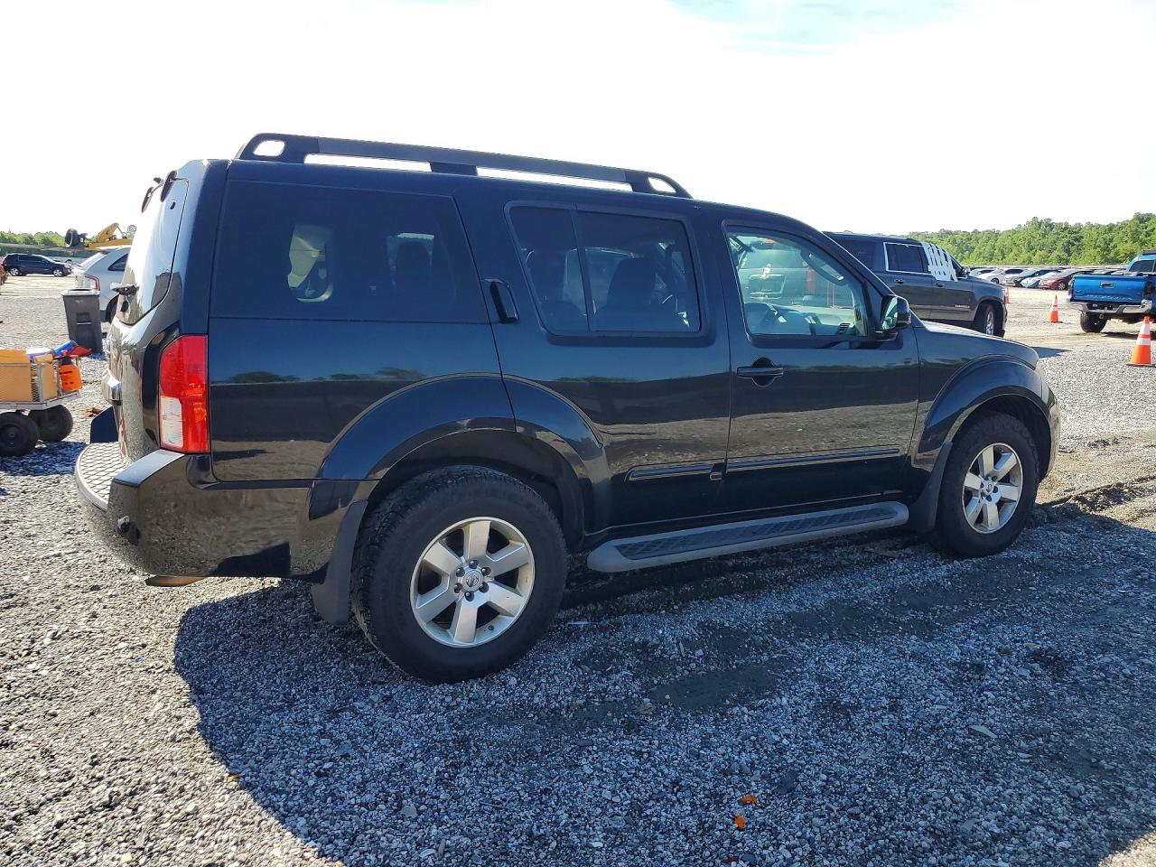 Nissan Pathfinder S