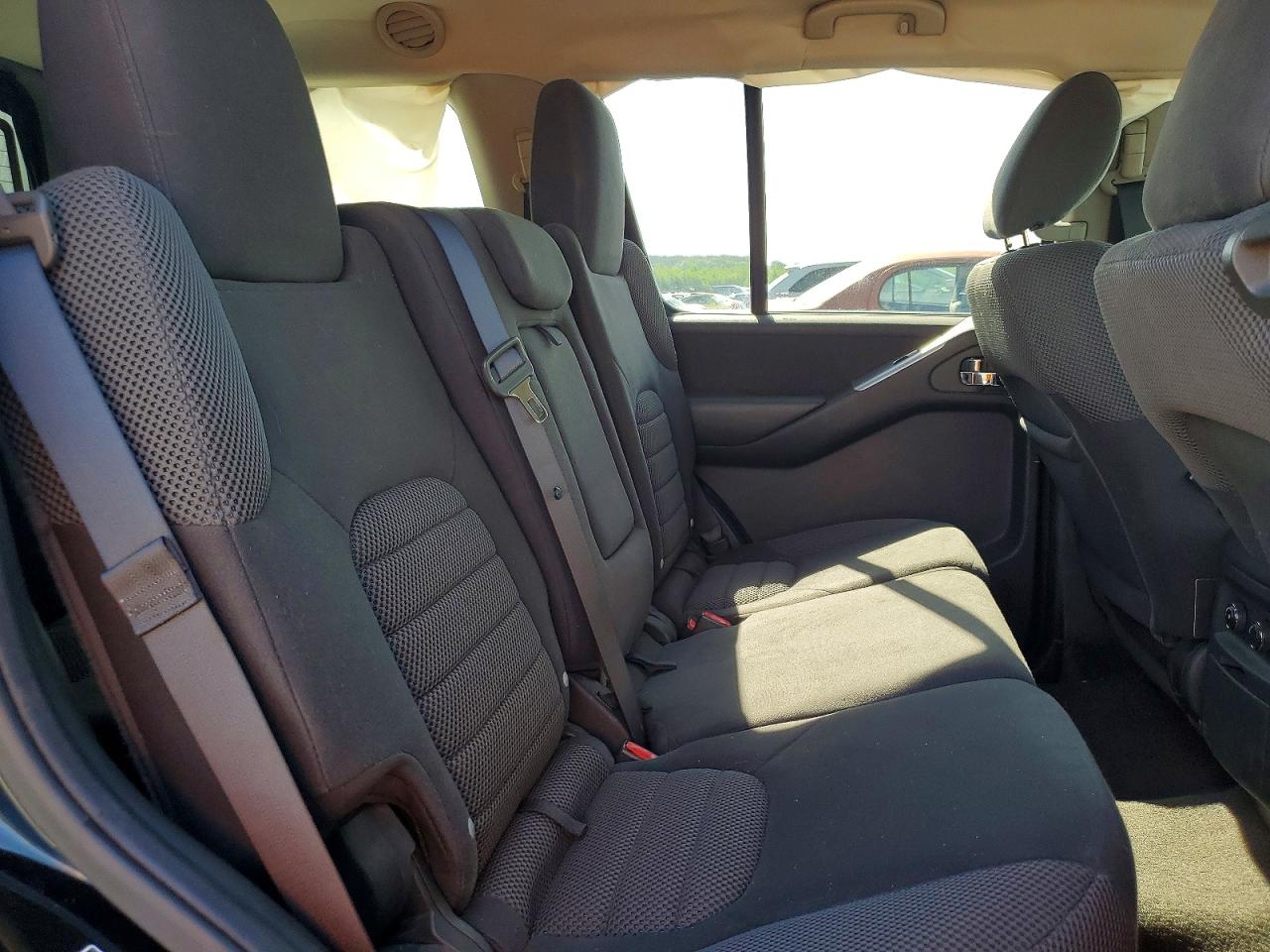 Nissan Pathfinder S