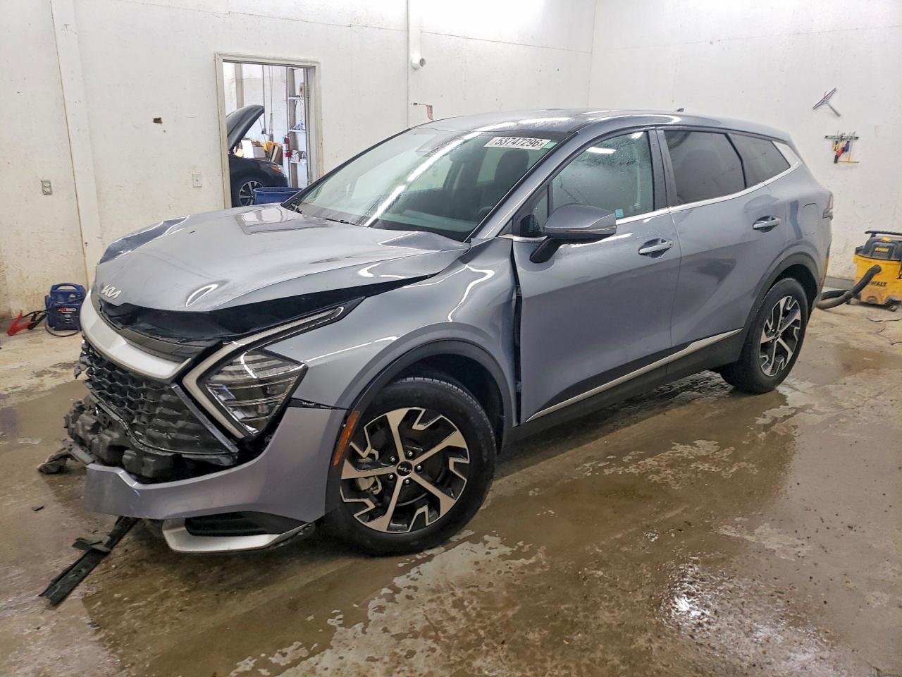 Salvage Kia Sportage Image