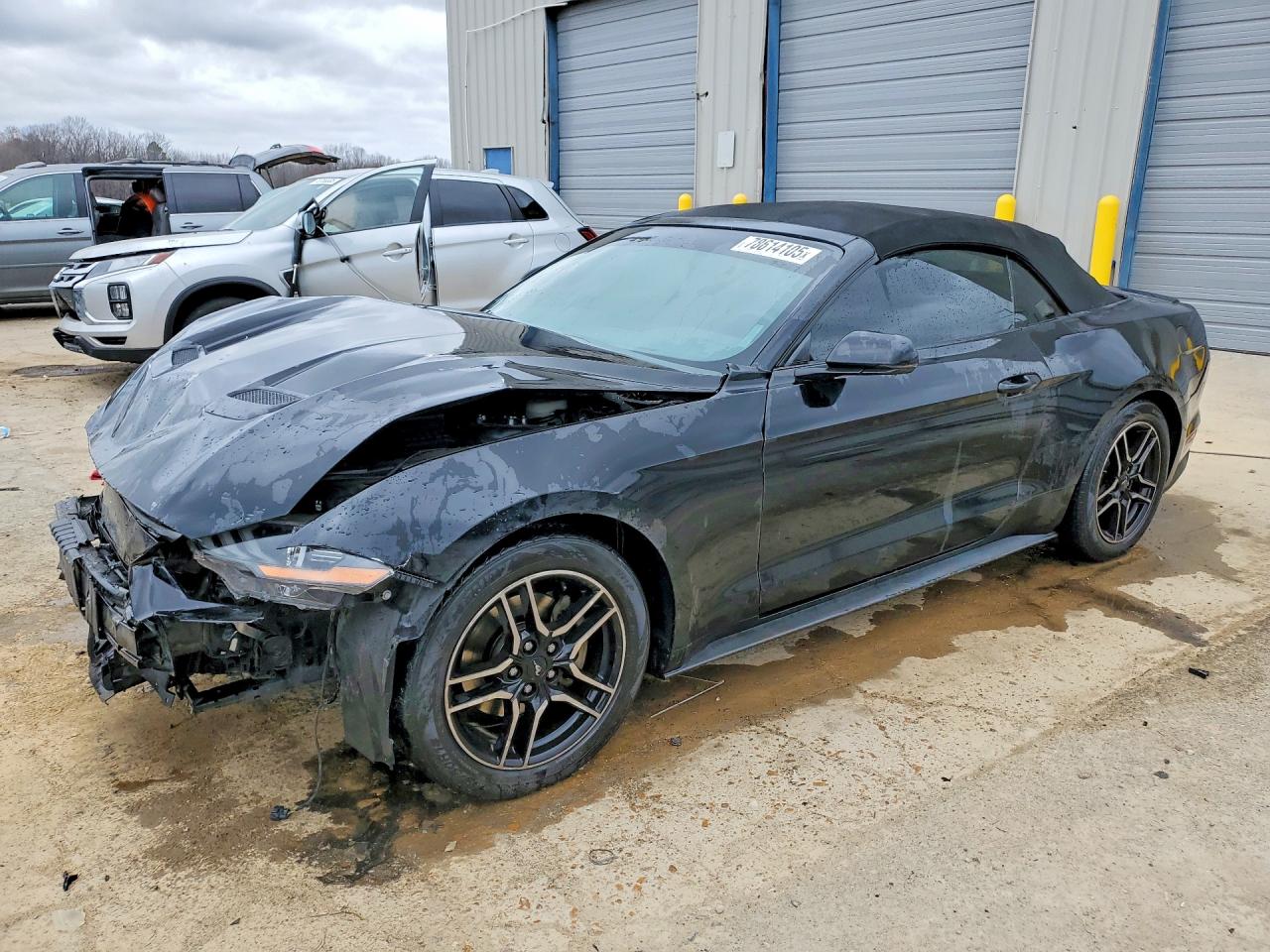 Salvage Ford Mustang Image