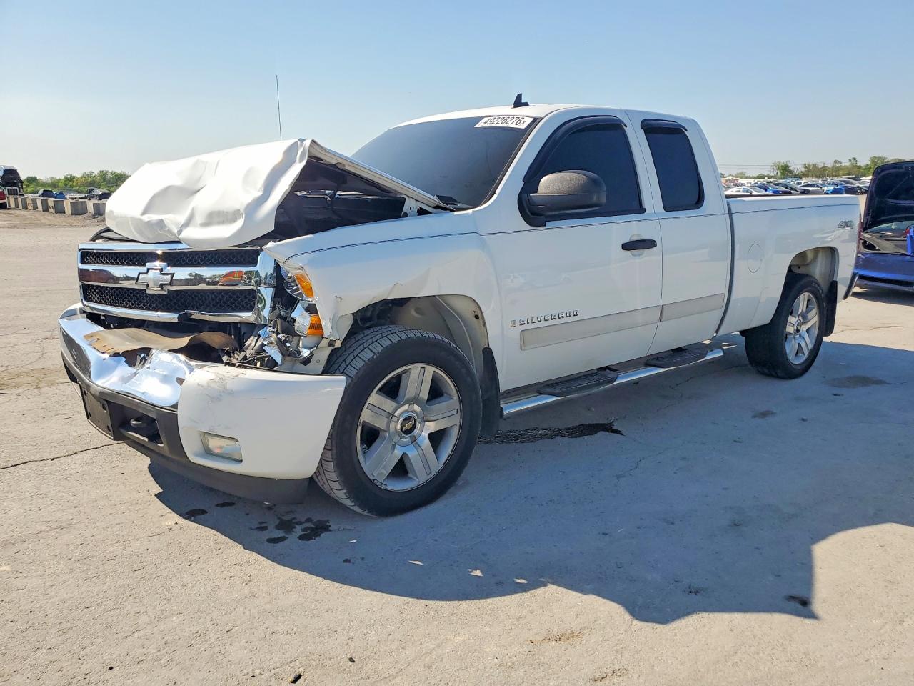 Salvage Chevrolet Silverado Image