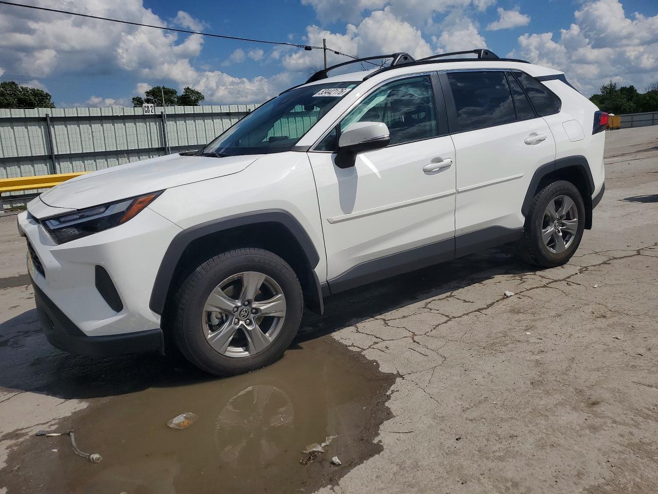 Salvage Toyota RAV4 Image