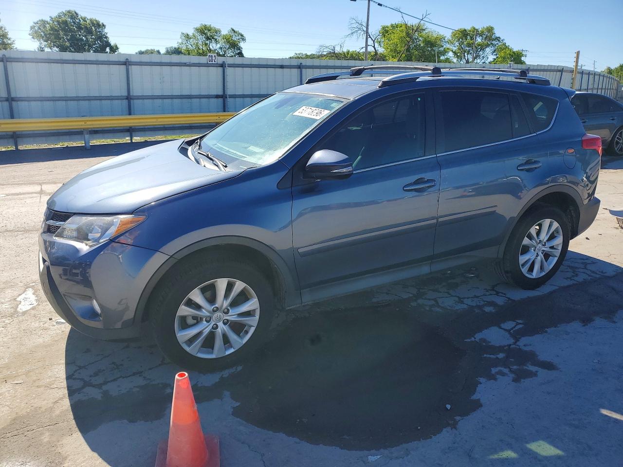 Salvage Toyota RAV4 Image