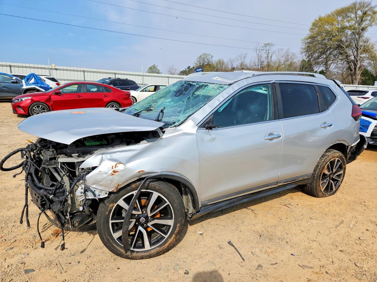 Salvage Nissan Rogue Image