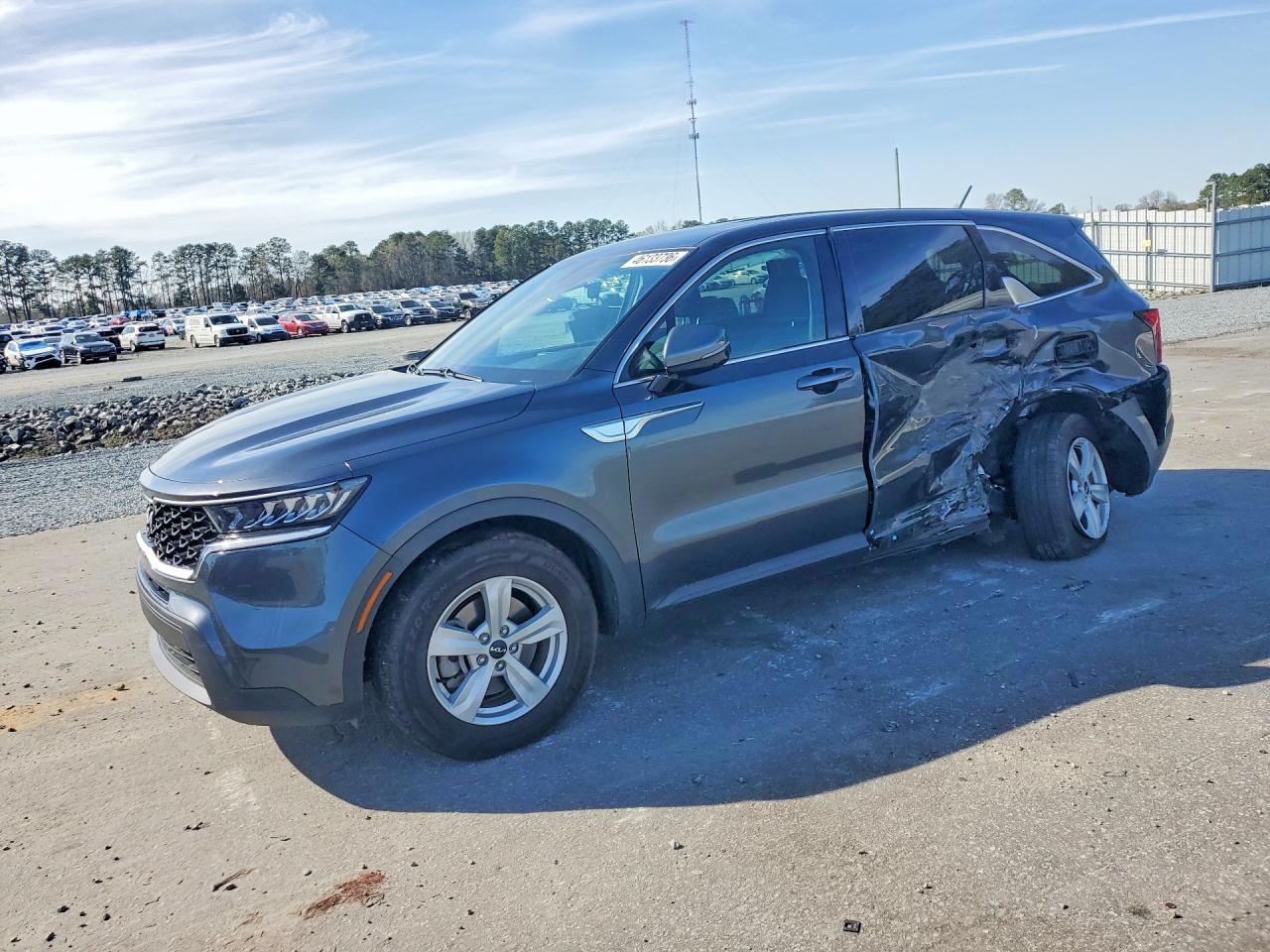 Salvage Kia Sorento Image