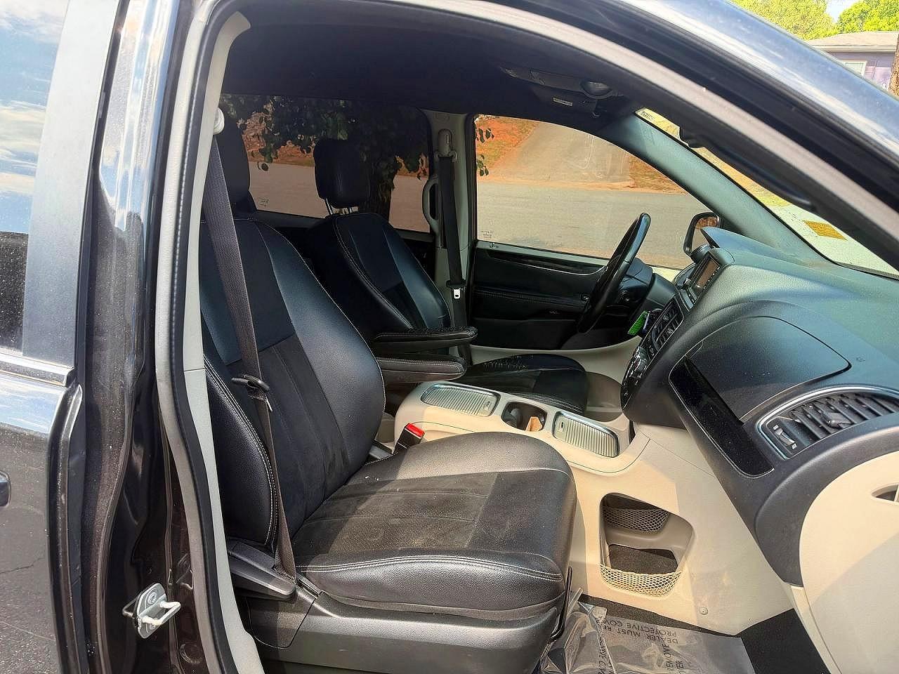 Dodge Caravan Sxt
